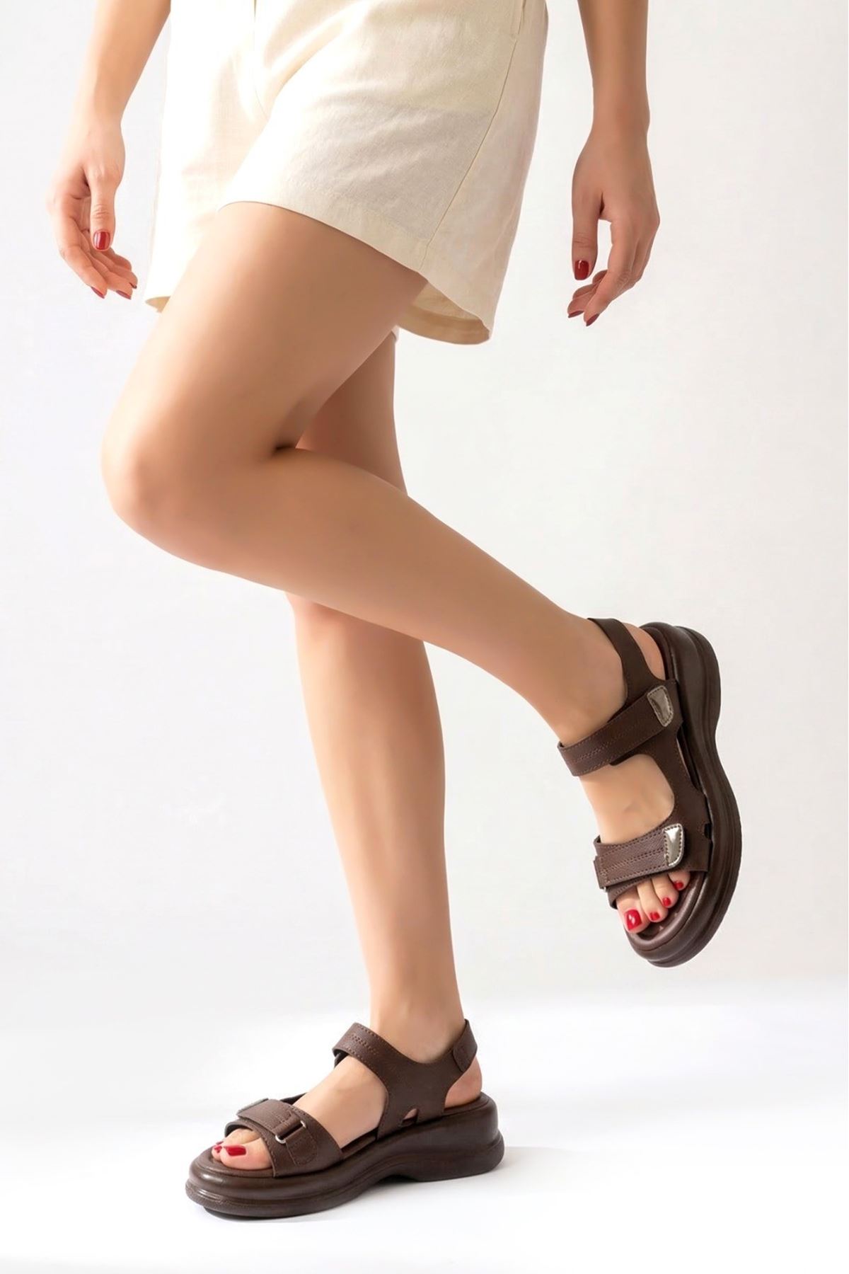 Ginya Kahverengi Cilt Cırt Cırtlı Sandalet