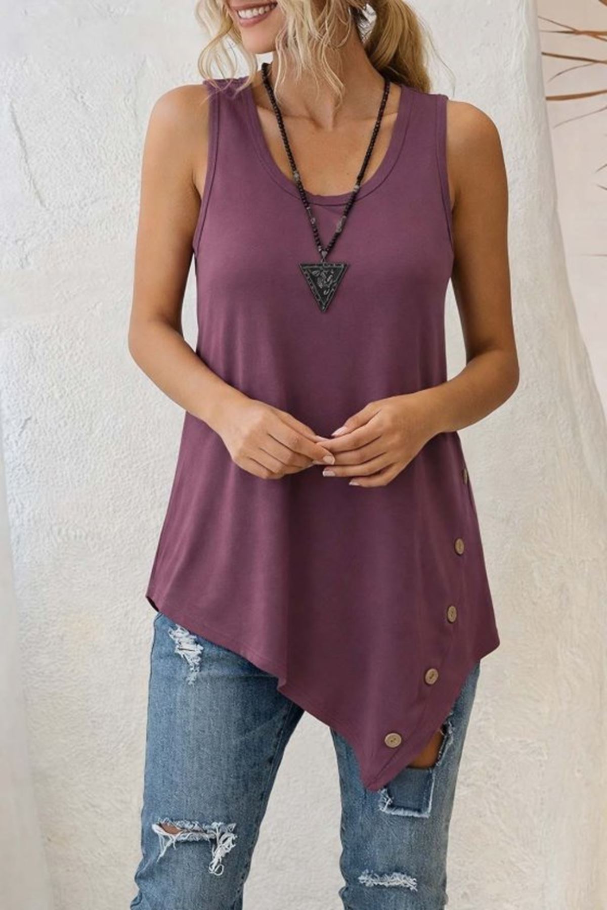 Kadın Askılı Yuvarlak Yakalı Asimetrik Kesim Detaylı Viskon Bluz