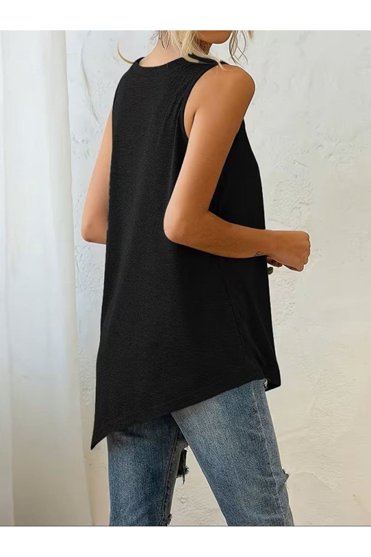 Kadın Askılı Yuvarlak Yakalı Asimetrik Kesim Detaylı Viskon Bluz