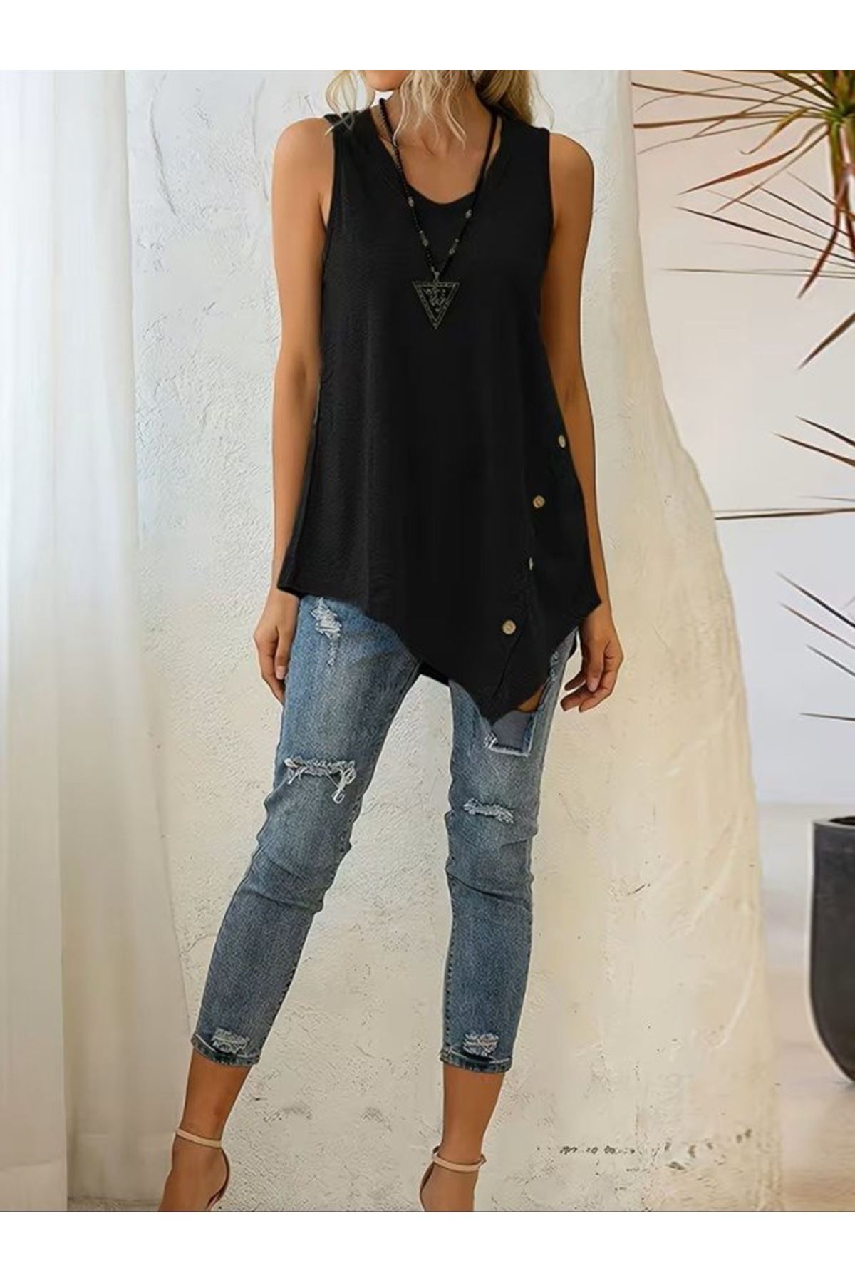 Kadın Askılı Yuvarlak Yakalı Asimetrik Kesim Detaylı Viskon Bluz