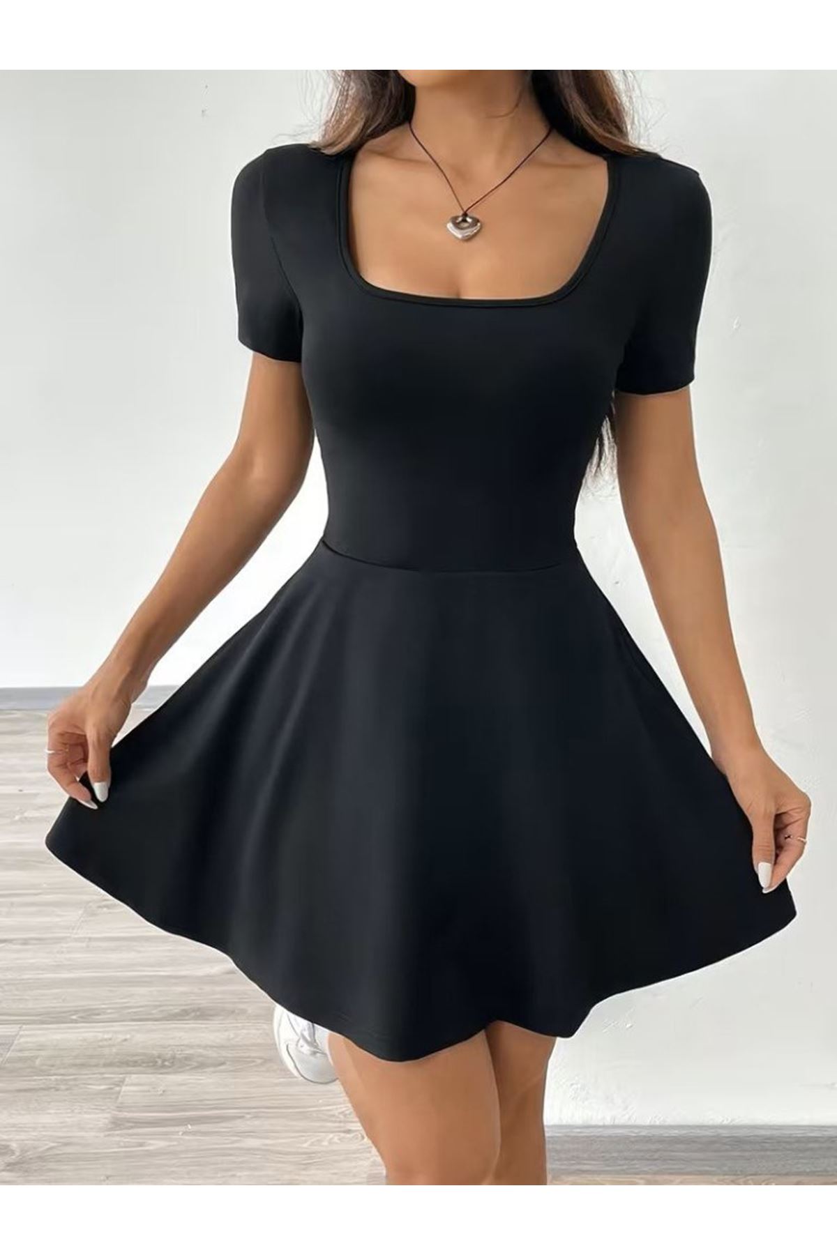 Kadın Kısa Kollu Kare Yakalı Cep Detaylı Dalgıç Elbise Tulum