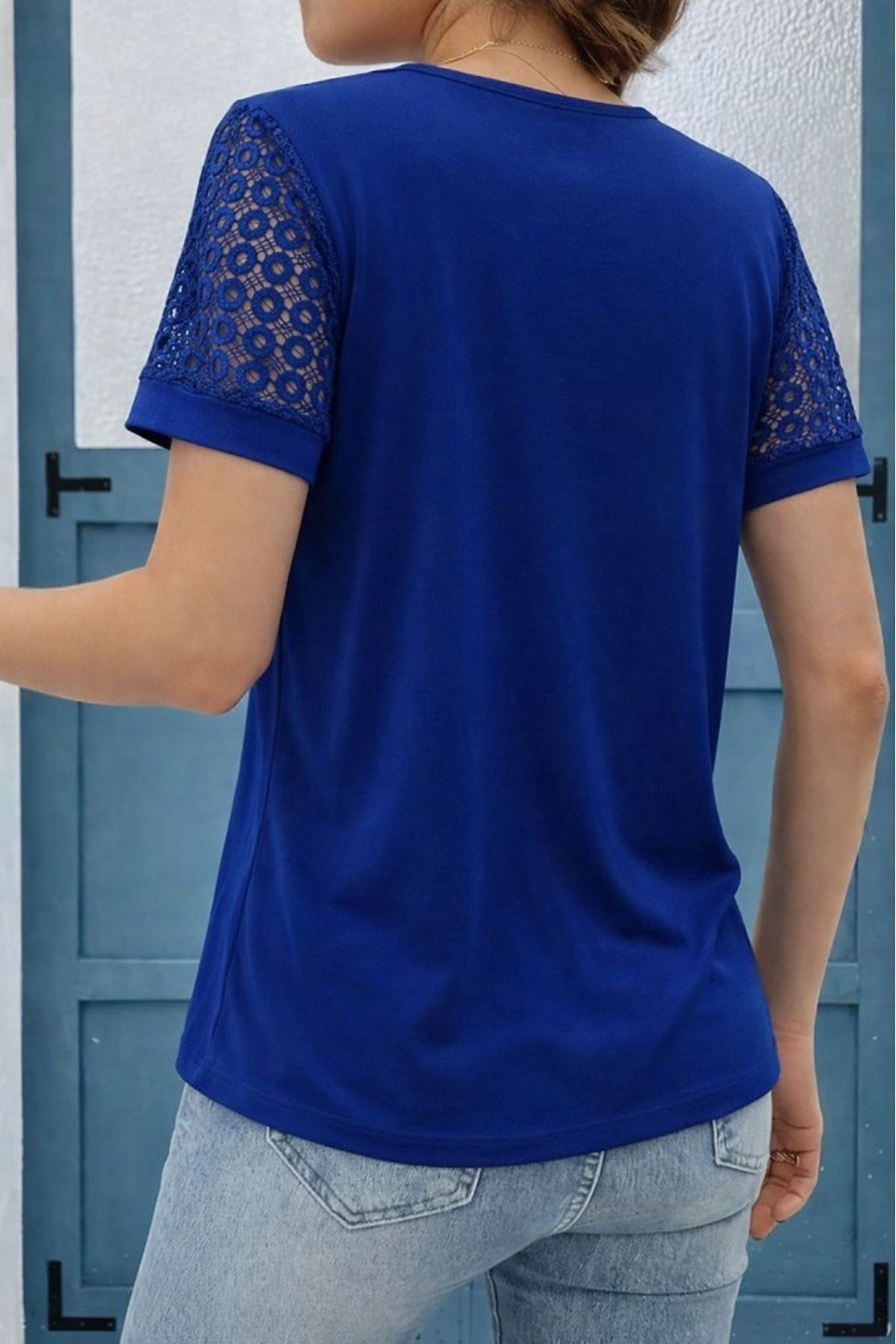 Kadın Kısa Kollu V Yakalı Dantel Detaylı Viskon Bluz