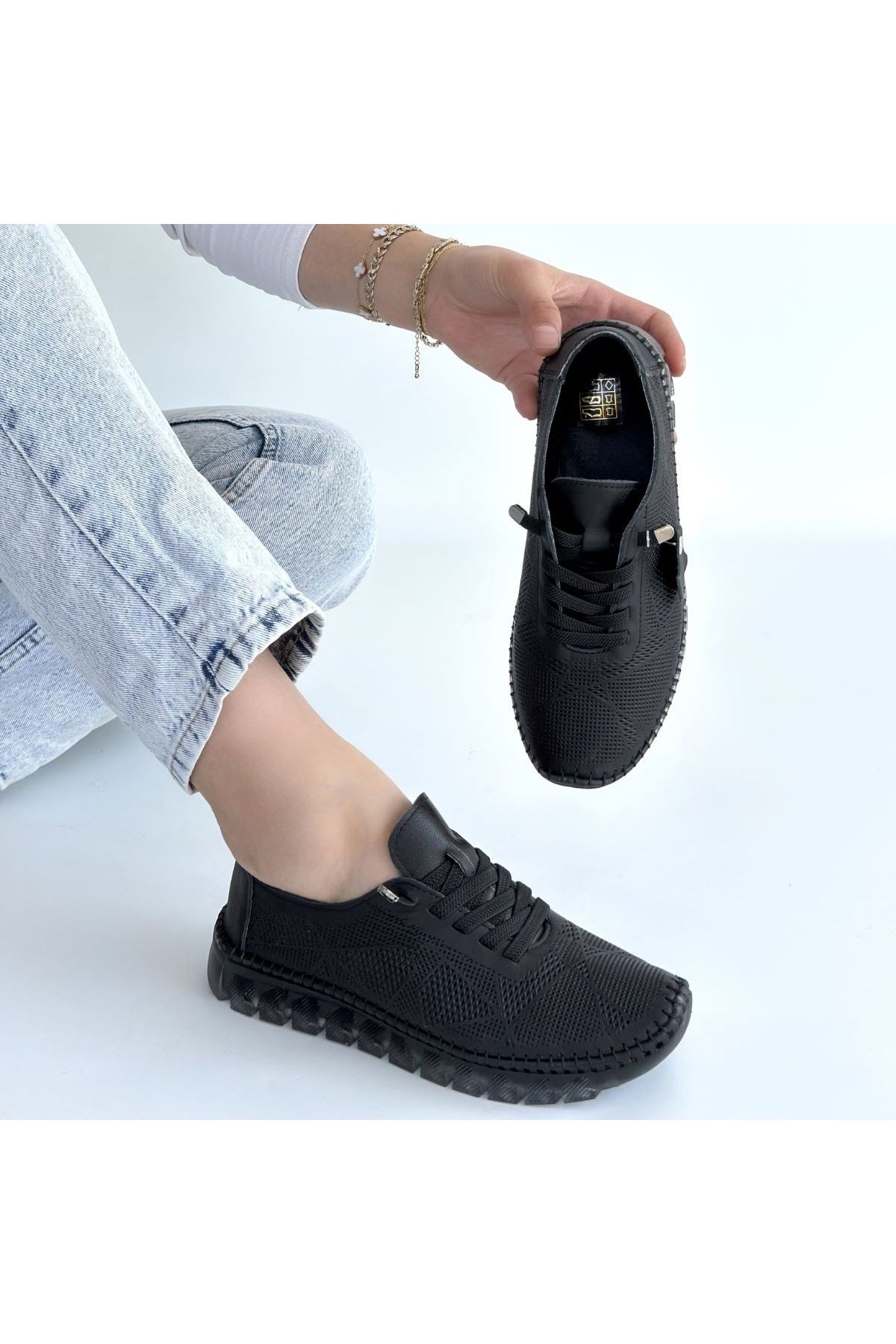 Omma Siyah Deri Lazerli Bağcıklı Spor Ayakkabı