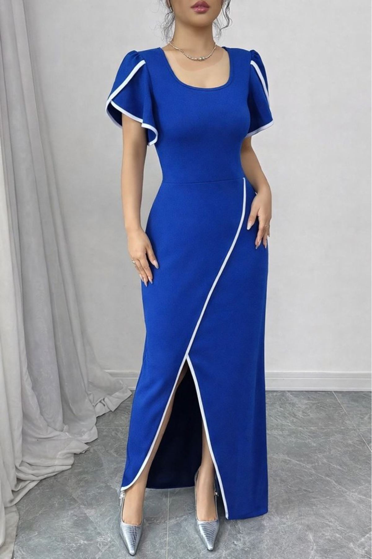 Kadın Kısa Kollu Kare Yakalı önden çapraz Kesim Detaylı Krep Elbise