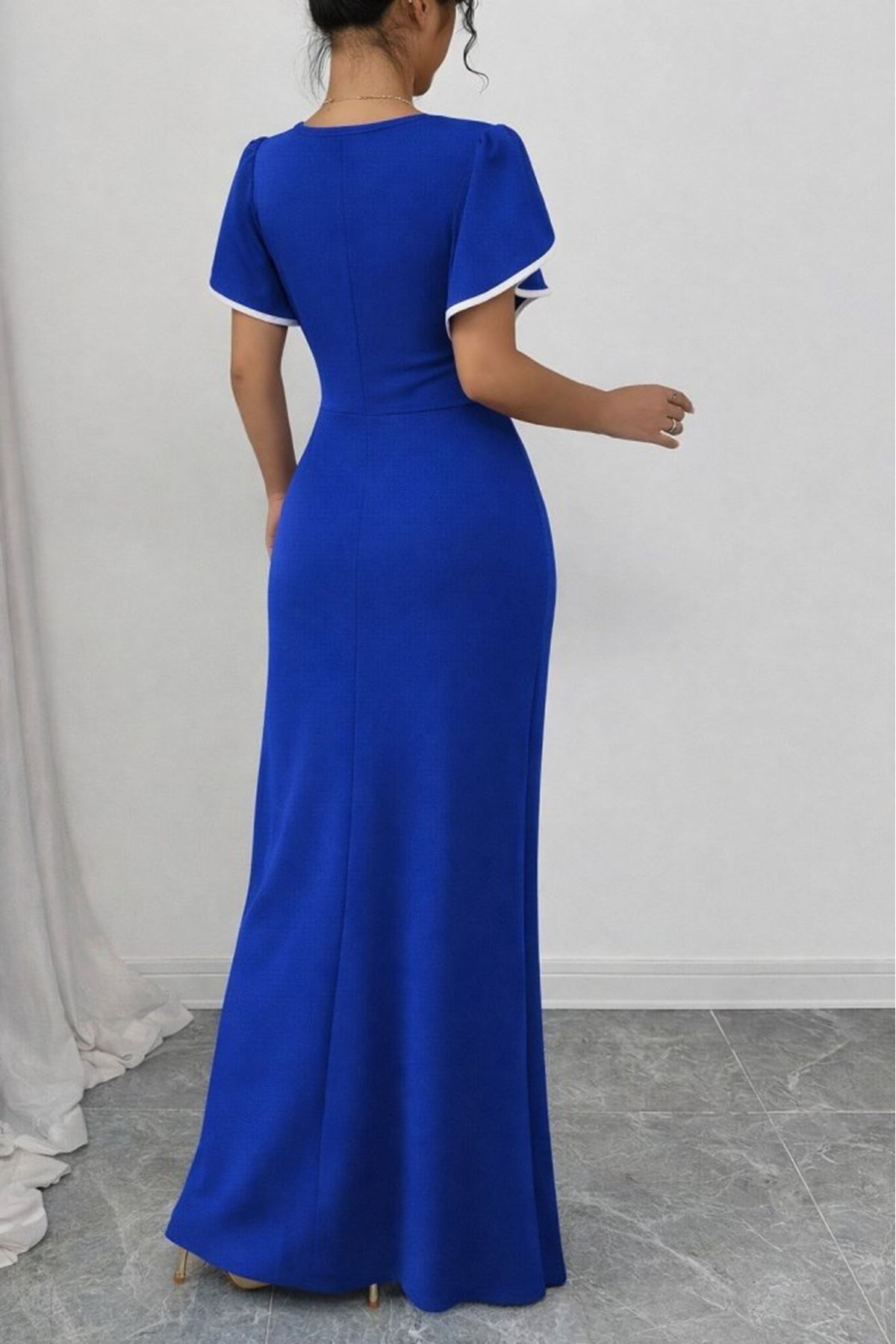 Kadın Kısa Kollu Kare Yakalı önden çapraz Kesim Detaylı Krep Elbise