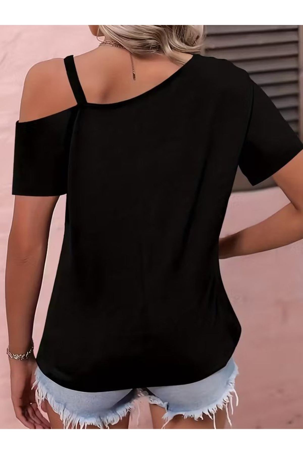 Kadın Kısa Kollu Tek Askı Detaylı Tokalı Viskon Bluz