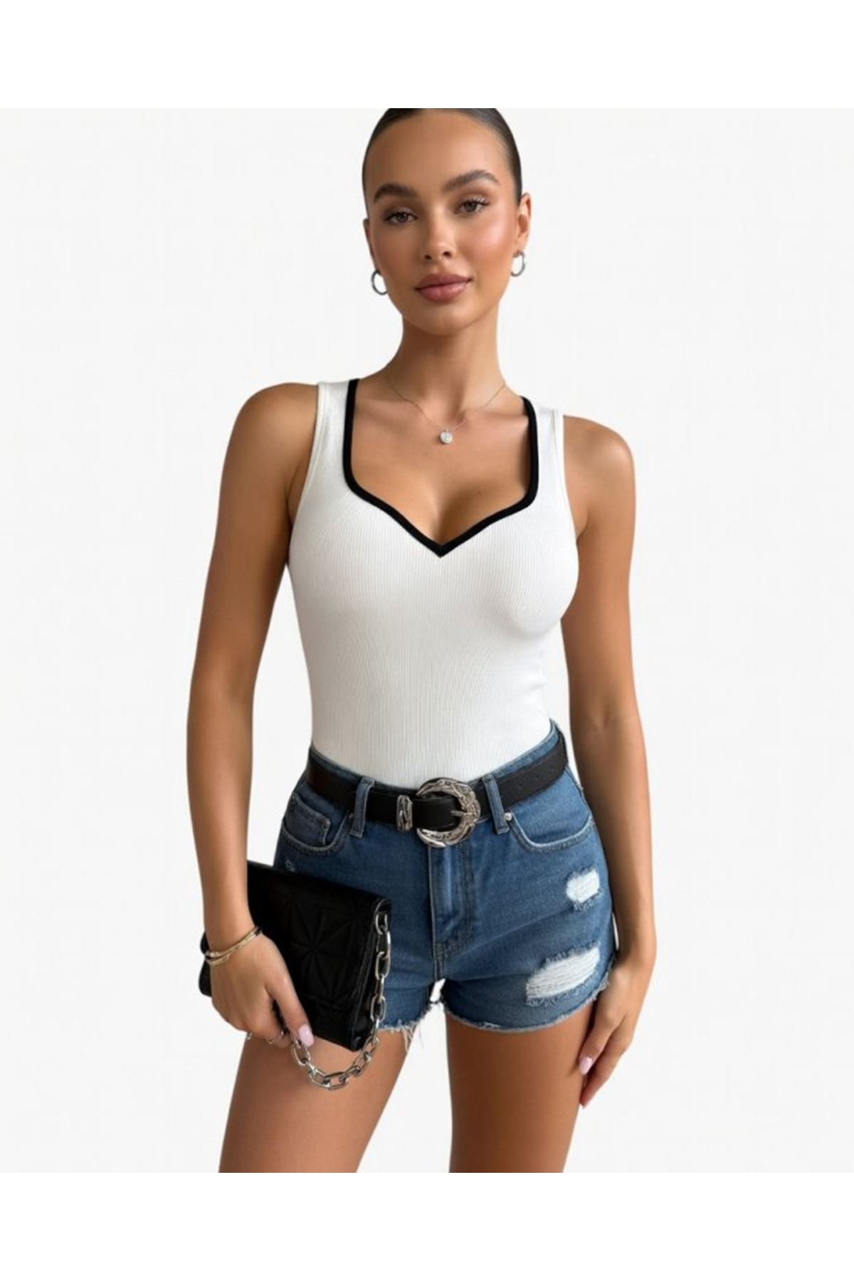 Kadın Beyaz Kalp Yaka Siyah Biyeli Kaşkorse Bluz Atlet