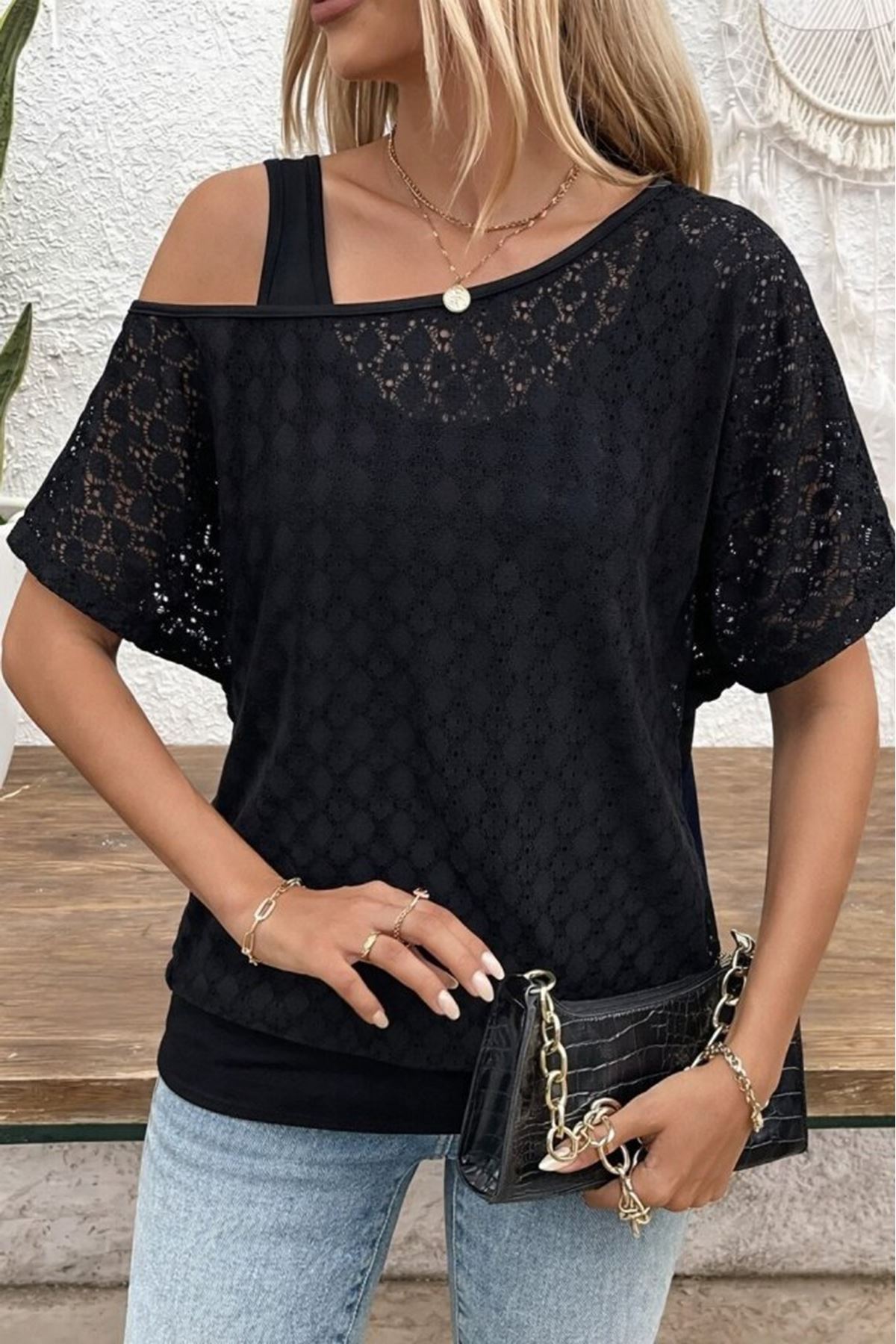 Kadın Askılı Yuvarlak Yaka Viskon Atlet Ve Yarasa Kollu Omuzdan Açık Dantel Bluz Ikili Takım