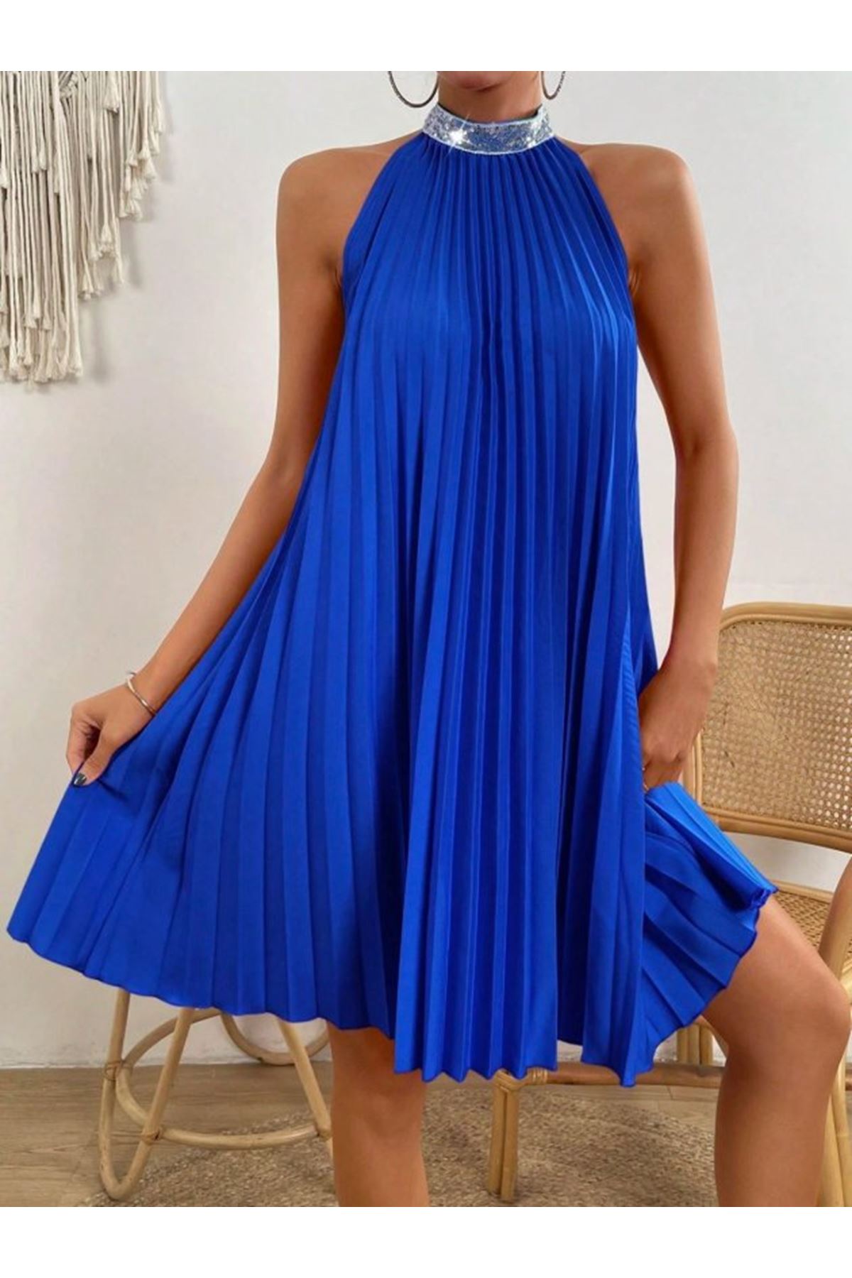 Kadın Balıkçı Yaka Omuzlardan Açık Pılelı Kısa Janjan Krep Elbise