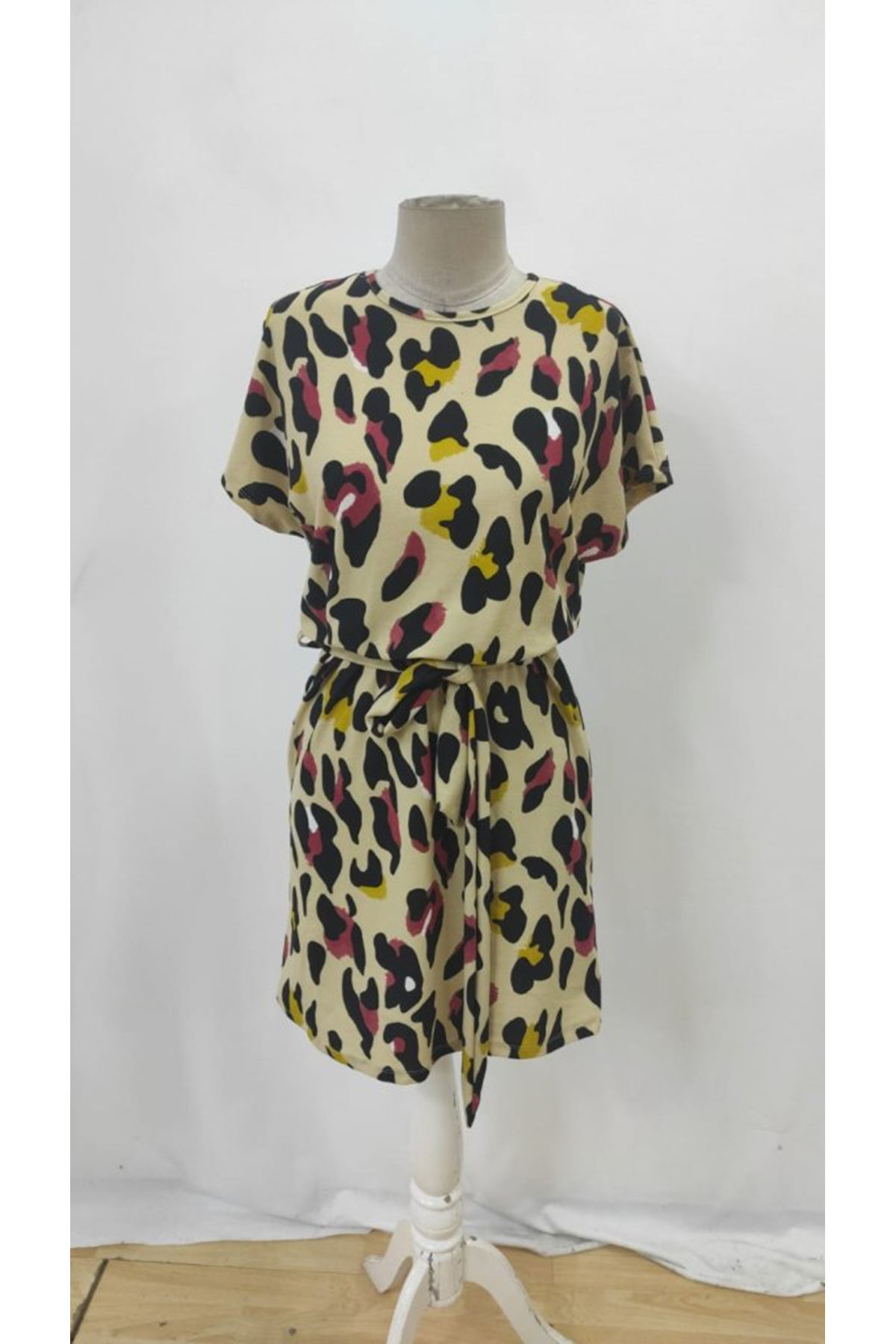 Kadın Kısa Kollu Yuvarlak Yaka Beli Kuşaklı Geometrik Desenli Süprem Elbise