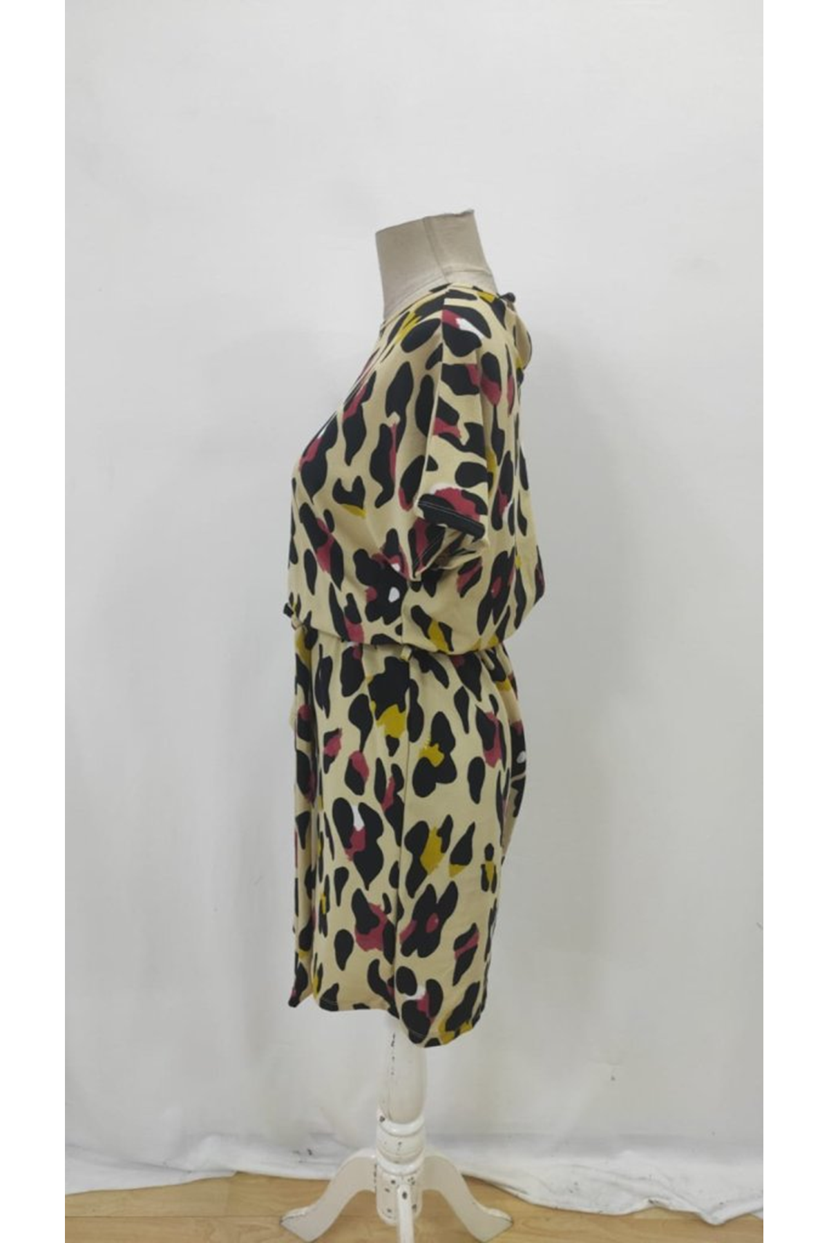 Kadın Kısa Kollu Yuvarlak Yaka Beli Kuşaklı Geometrik Desenli Süprem Elbise