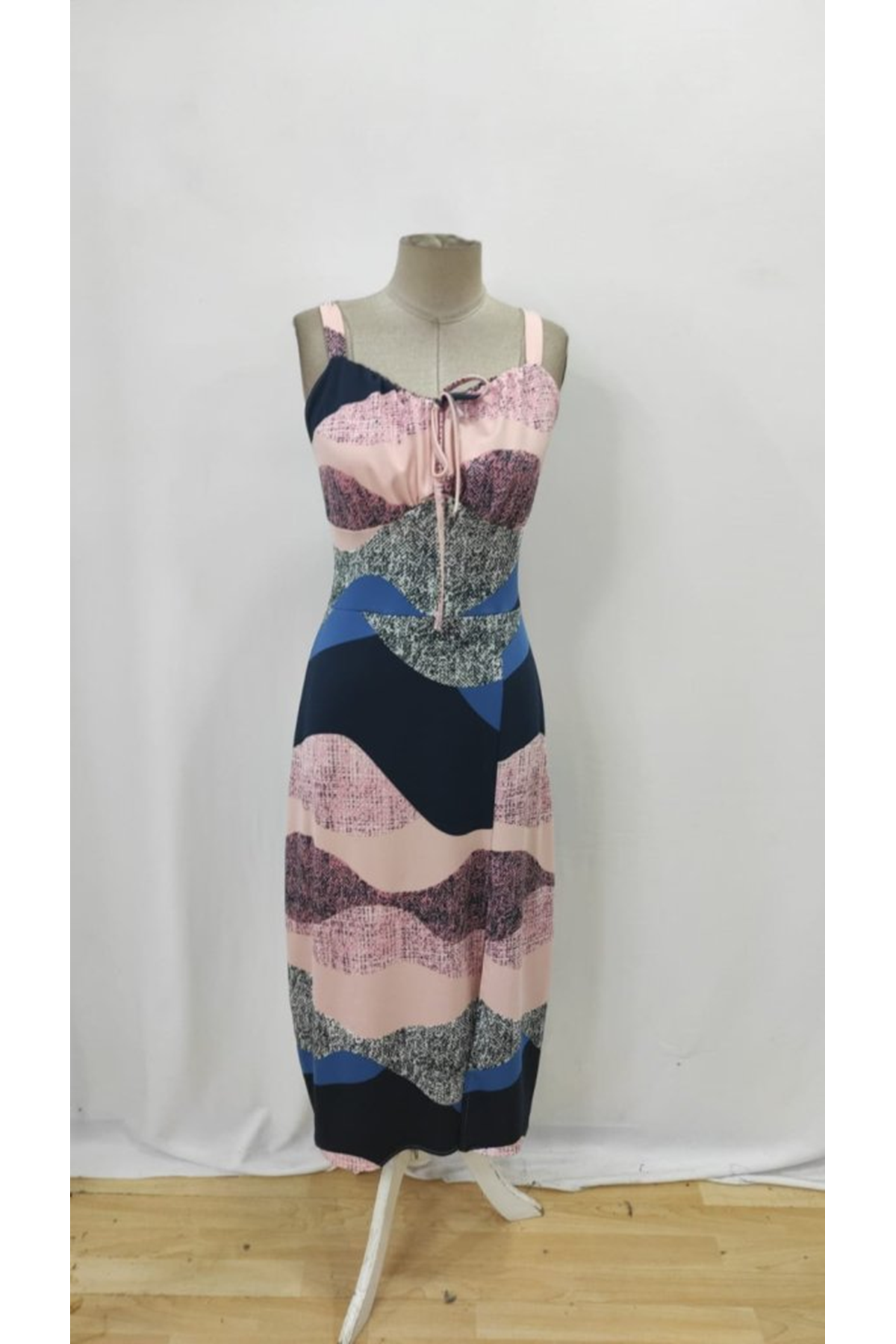 Kadın Askılı Geniş V Yakalı Sırttan Bağlamalı Yırtmaçlı Süprem Elbise