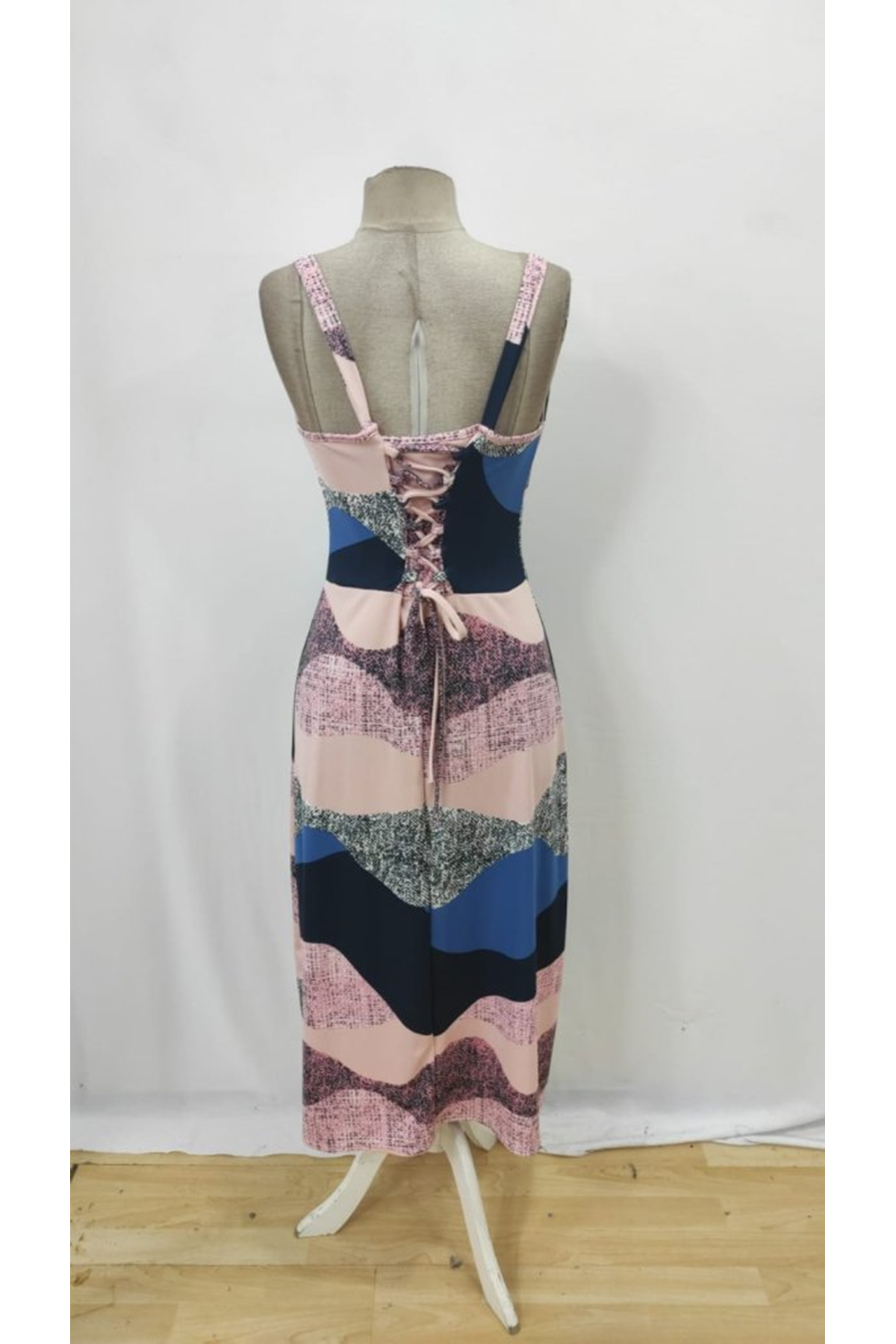 Kadın Askılı Geniş V Yakalı Sırttan Bağlamalı Yırtmaçlı Süprem Elbise