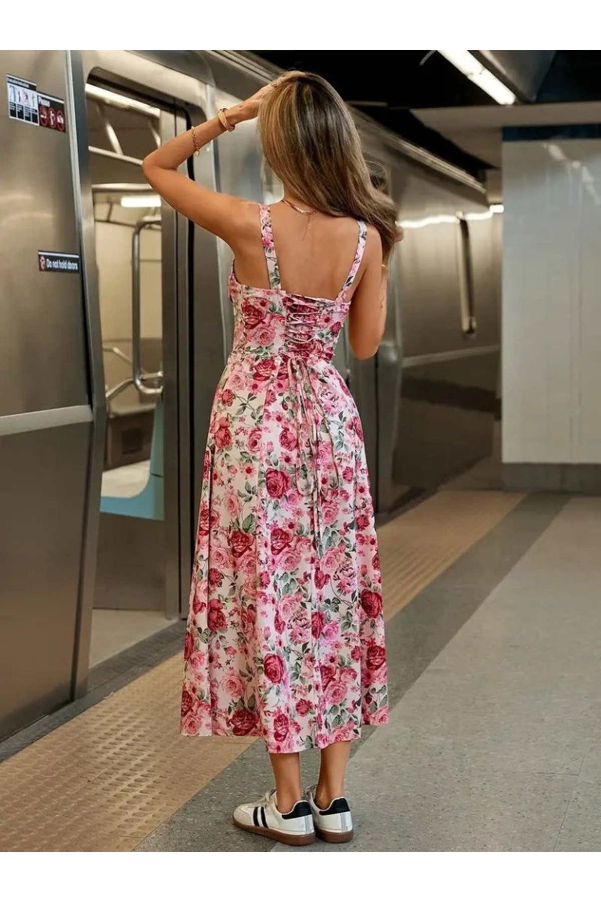 Kadın Askılı Geniş V Yakalı Sırttan Bağlamalı Yırtmaçlı Süprem Elbise