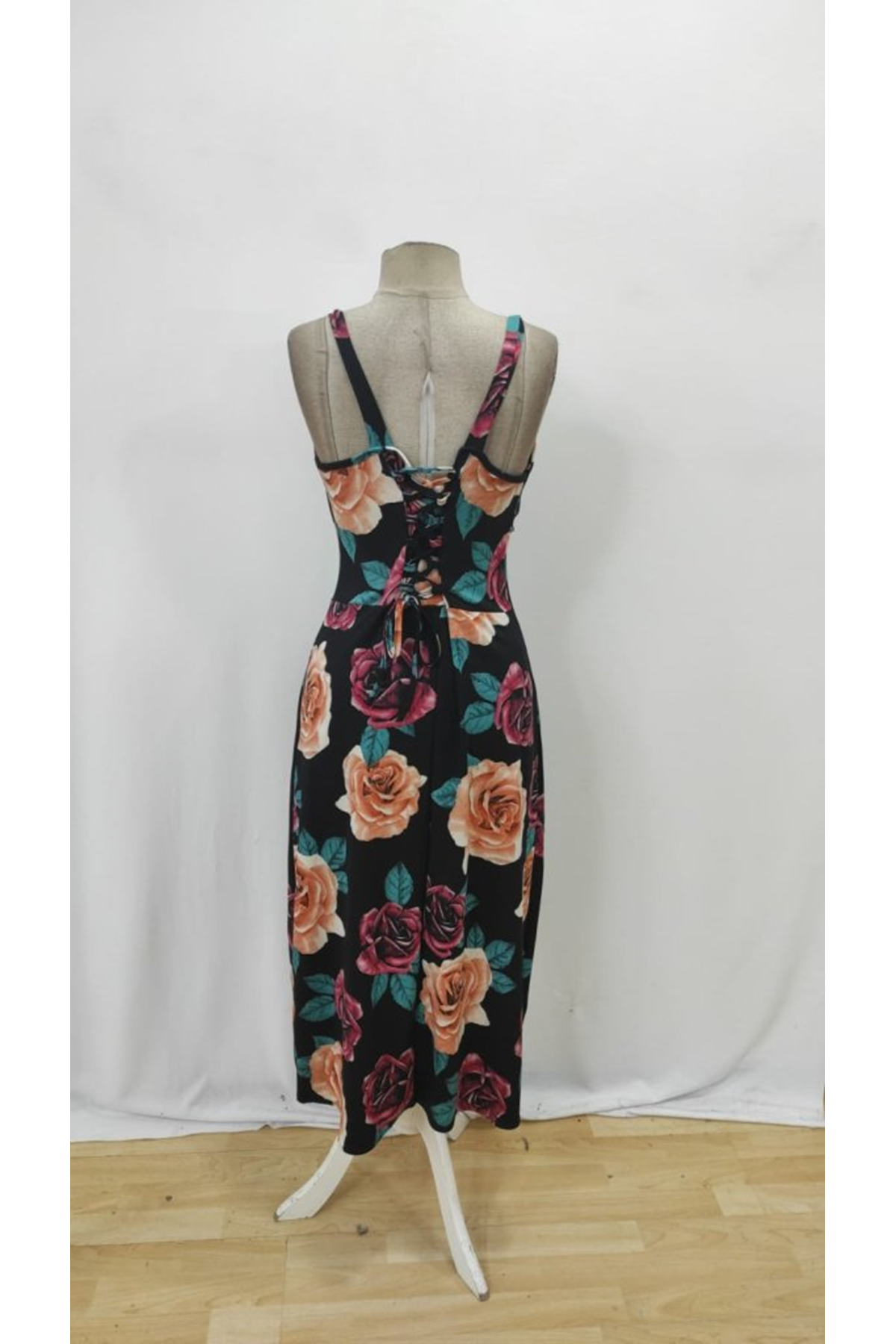 Kadın Askılı Geniş V Yakalı Sırttan Bağlamalı Yırtmaçlı Süprem Elbise