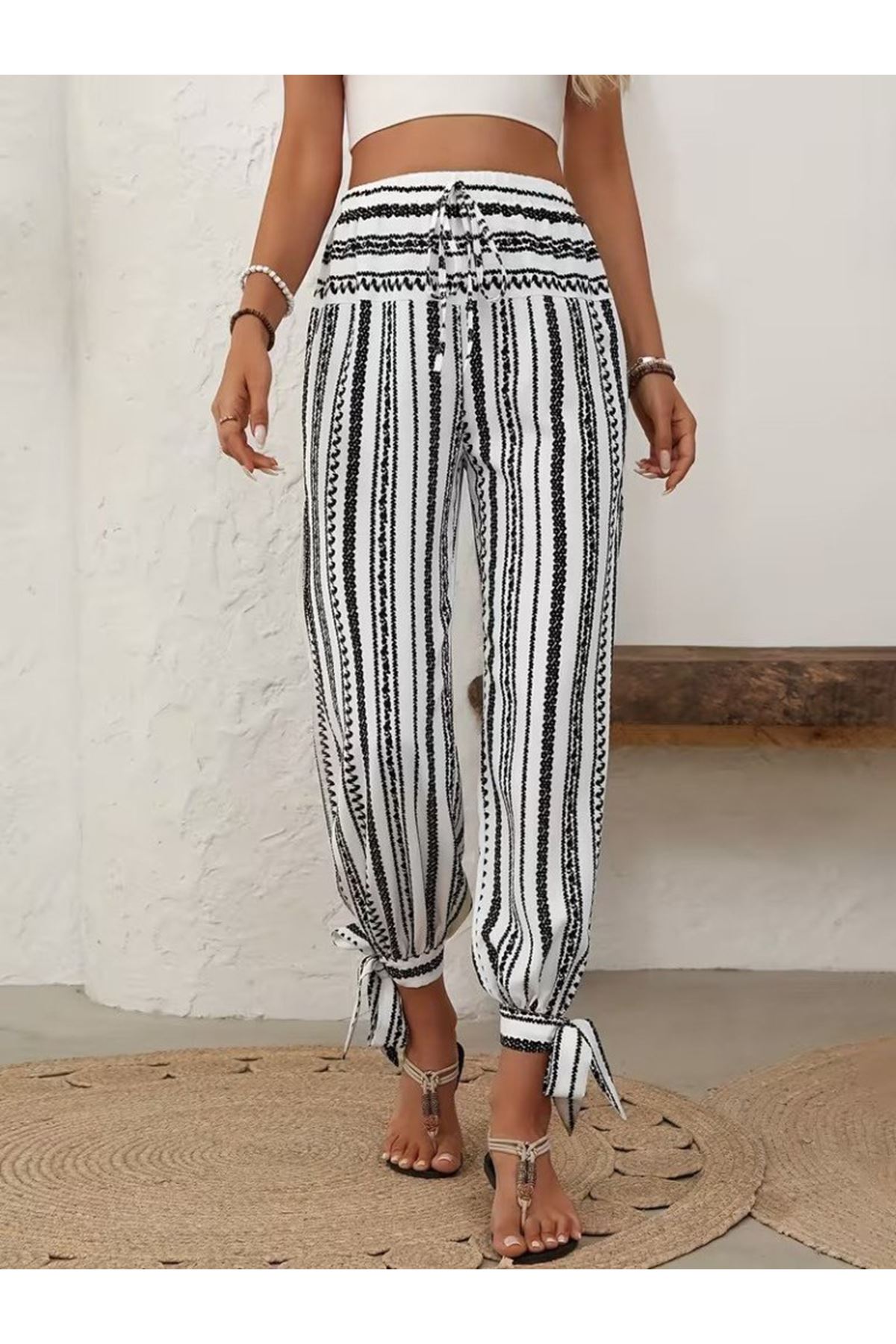 Kadın Yüksek Bel Desenli Paçadan Bağlamalı Yanları Yırtmaçlı Süprem Pantolon