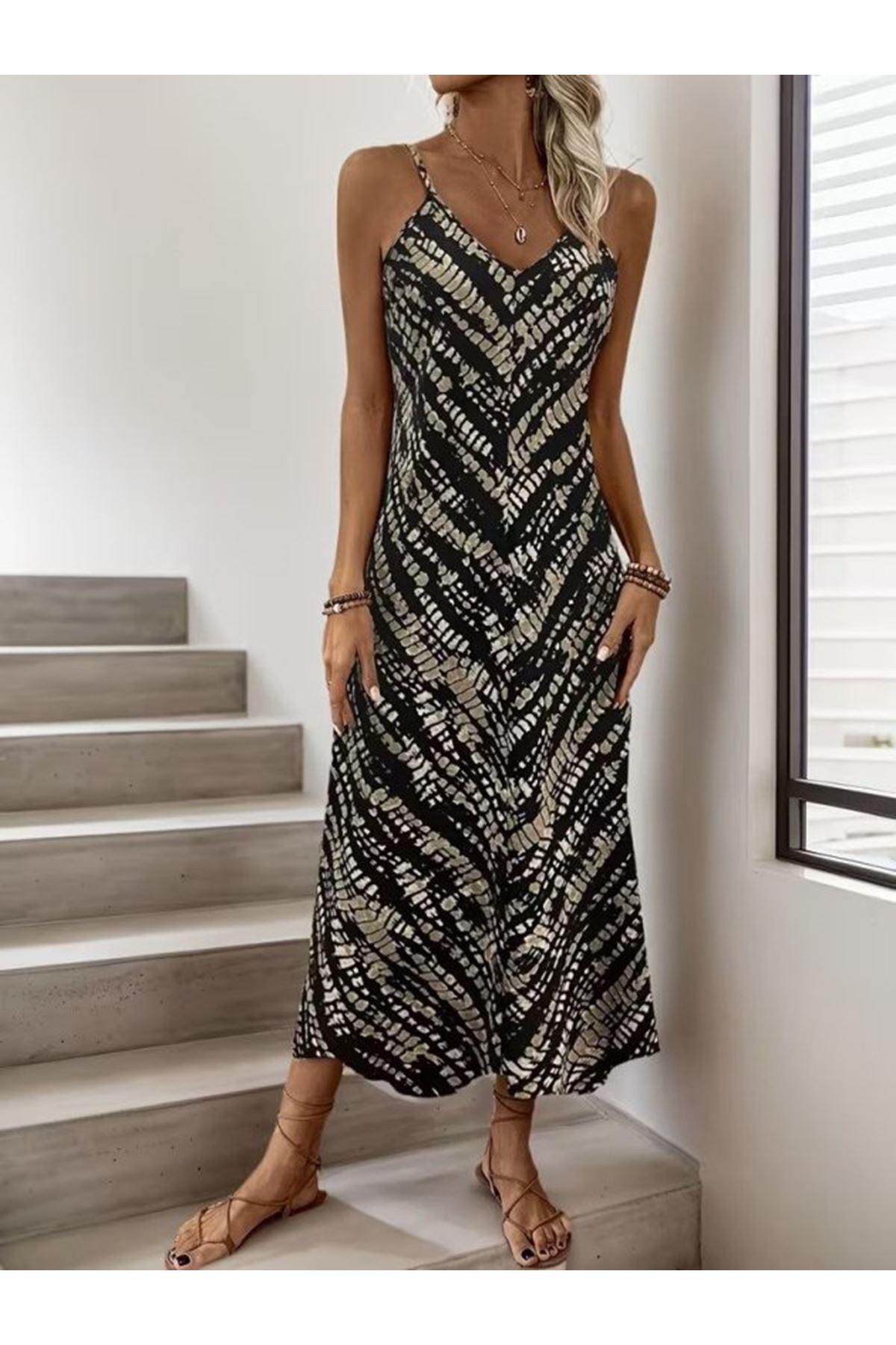 Kadın Ip Askılı V Yakalı Desenli Uzun Süprem Elbise