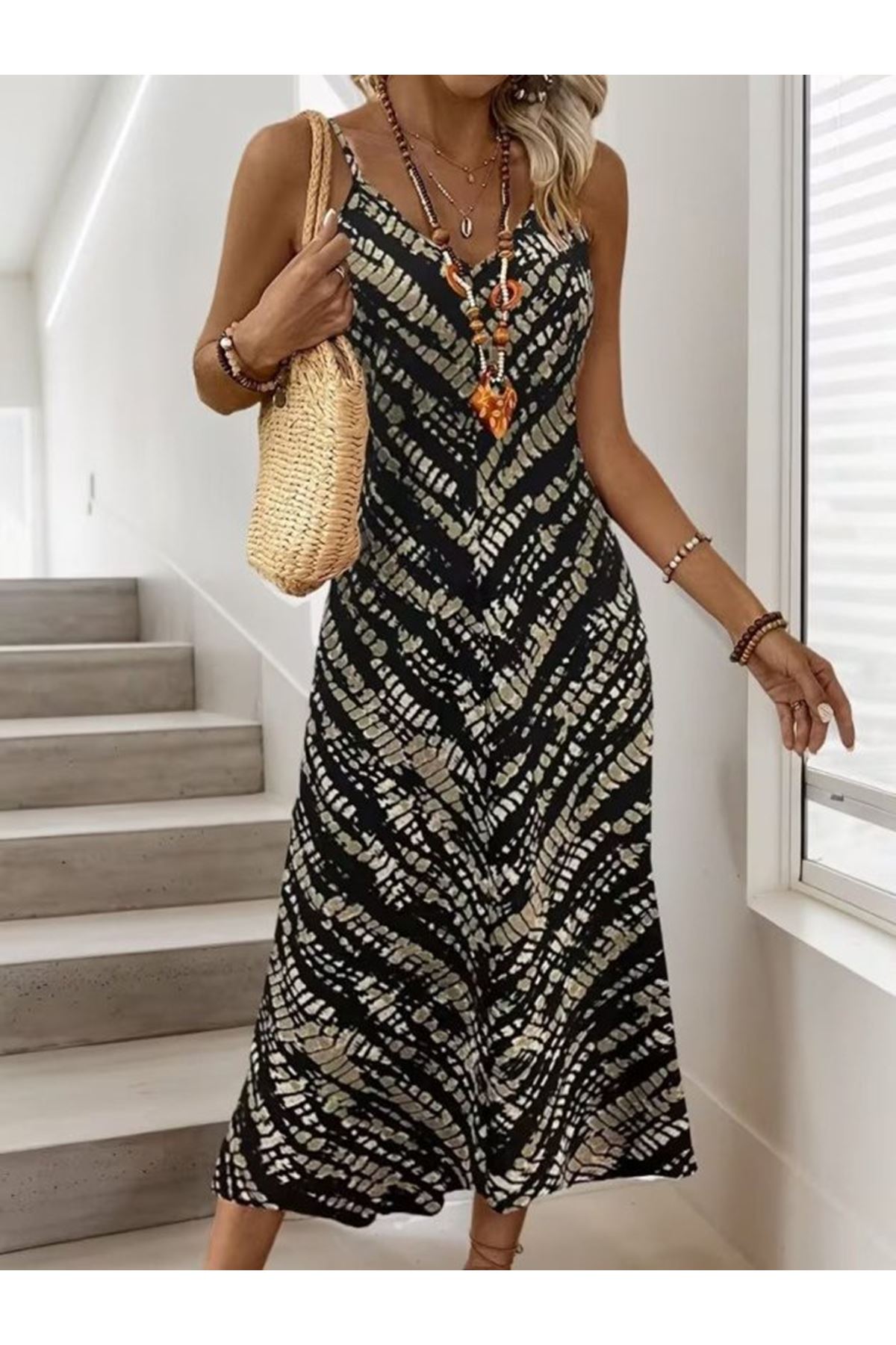 Kadın Ip Askılı V Yakalı Desenli Uzun Süprem Elbise