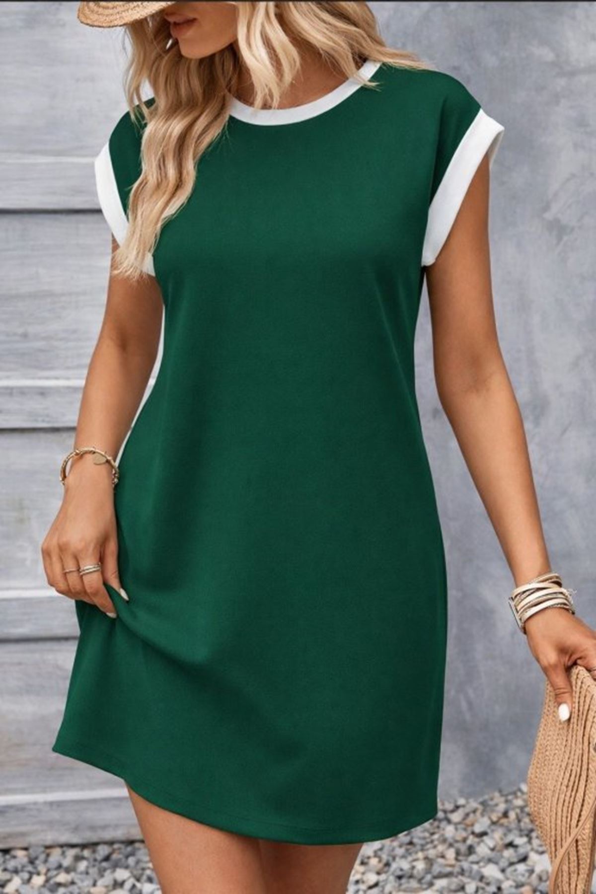 Kadın Kısa Kollu Yuvarlak Yakalı Kontrast Manset Detaylı Kısa Janjan Krep Elbise