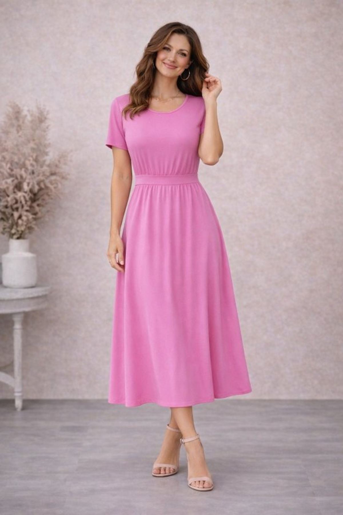 Kadın Kısa Kollu Yuvarlak Yaka Arkadan Düğmeli Viskon Midi Elbise