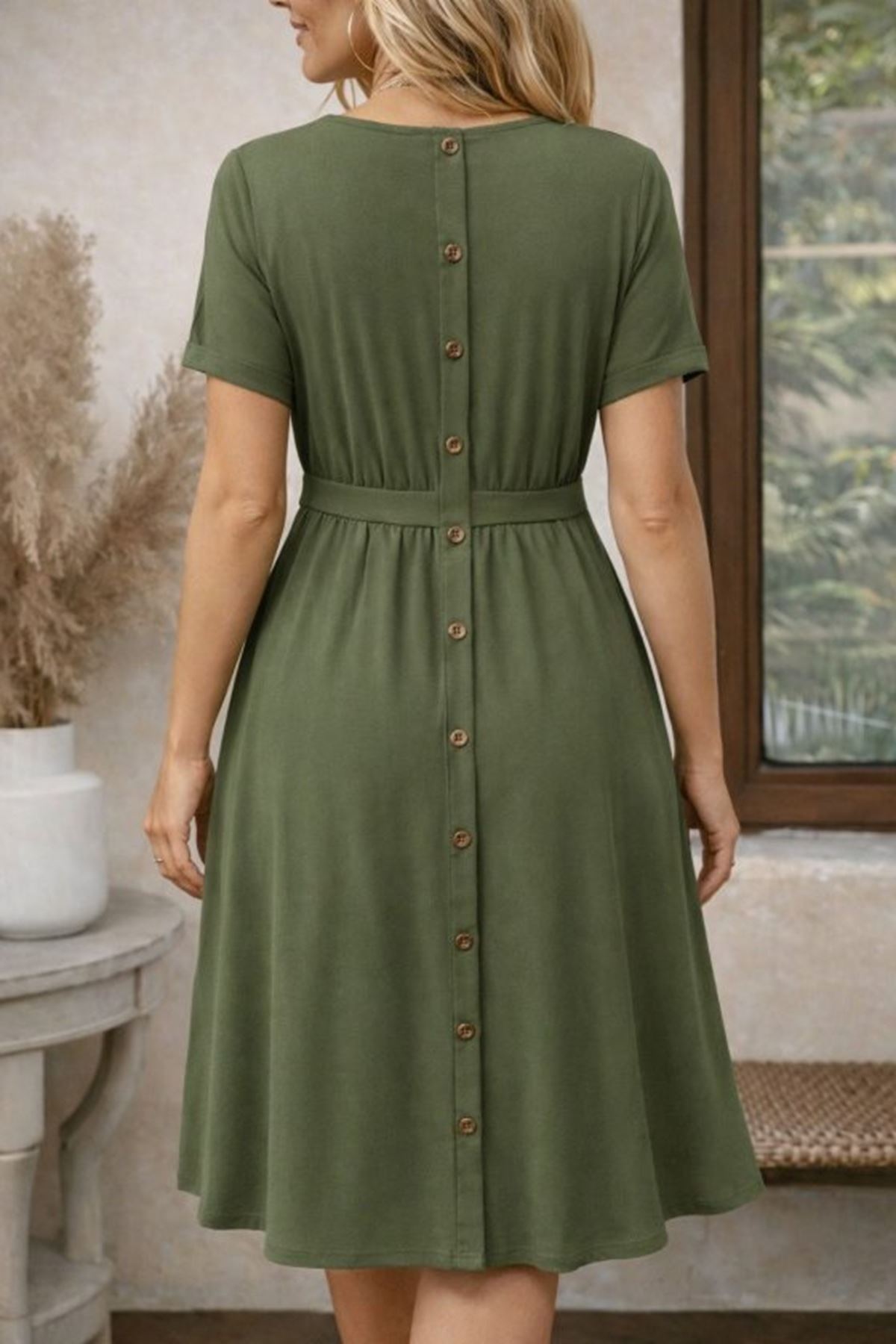 Kadın Kısa Kollu Yuvarlak Yaka Arkadan Düğmeli Viskon Midi Elbise
