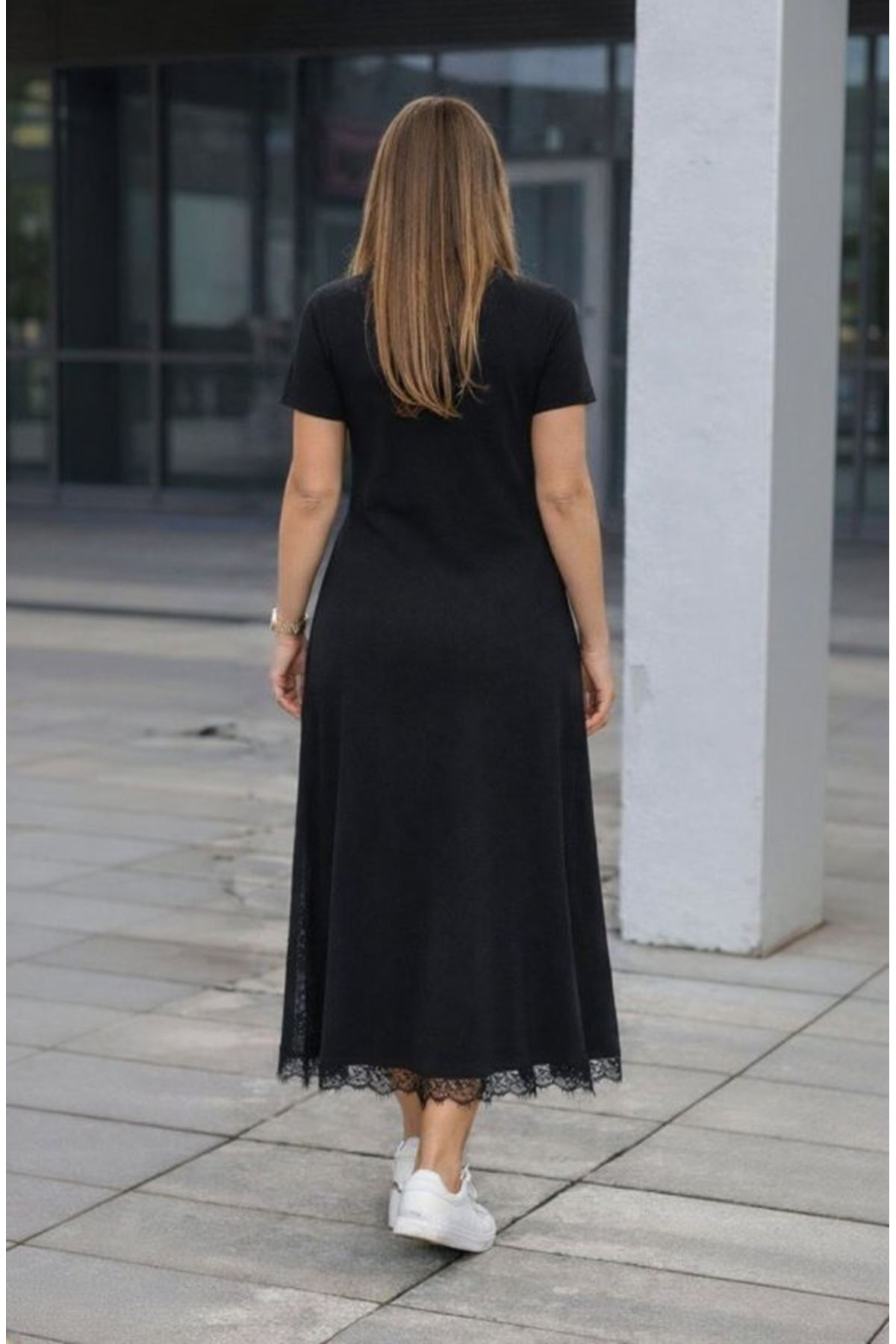 Kadın Kısa Kollu Bisiklet Yaka Yandan Yırtmaçlı Dantel Detaylı Uzun Viskon Elbise