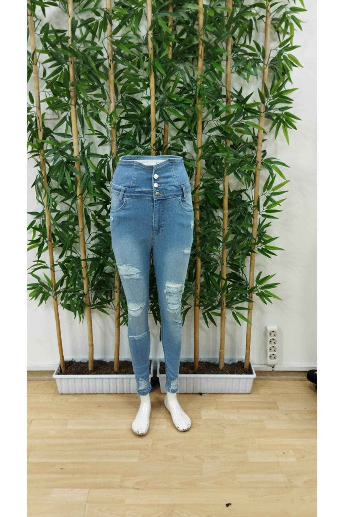 Kadın Yüksek Belli önden Düğmeli Yırtık Detaylı Kot Pantolon