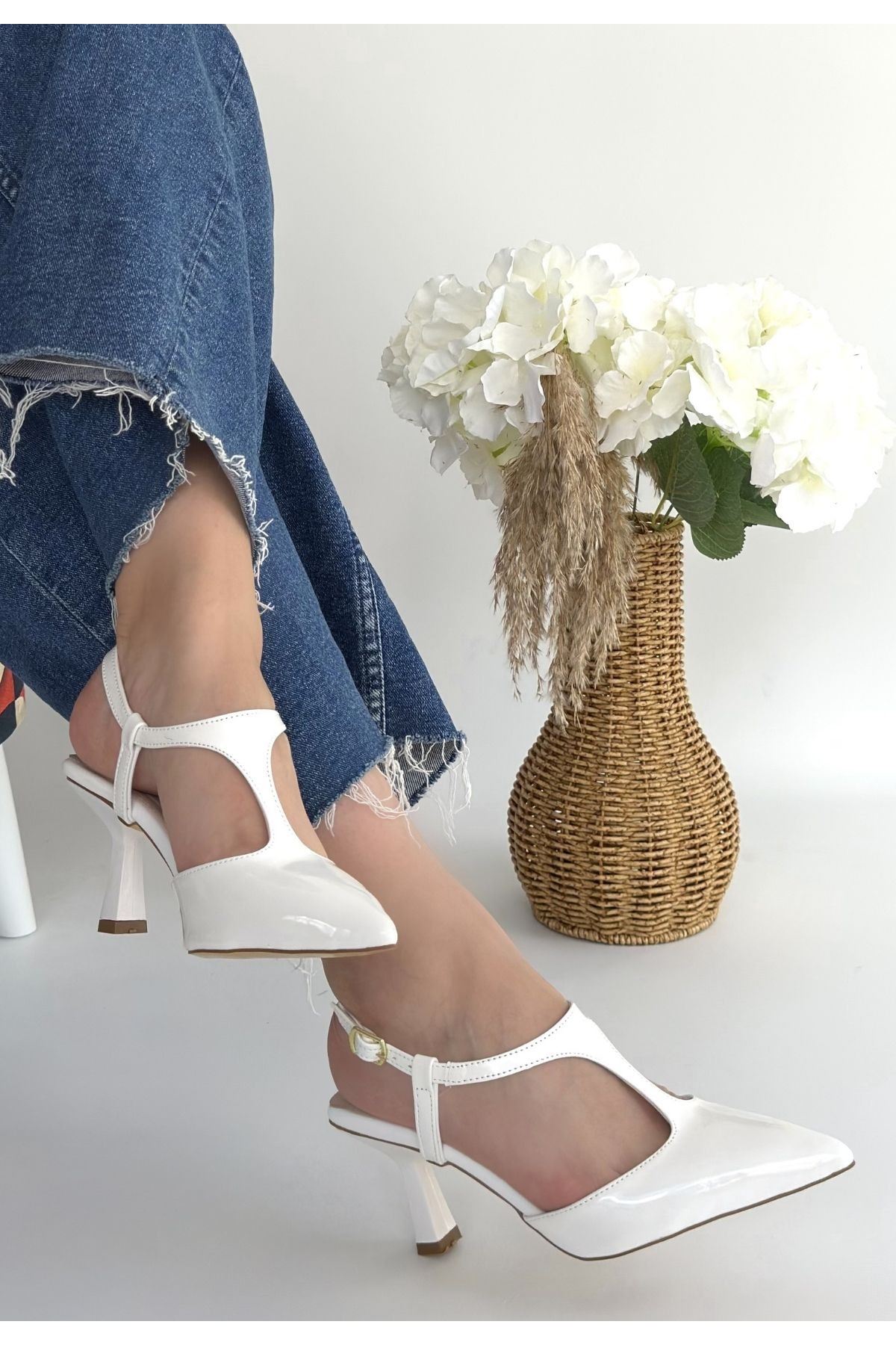 Tula Beyaz Rugan Topuklu Ayakkabı