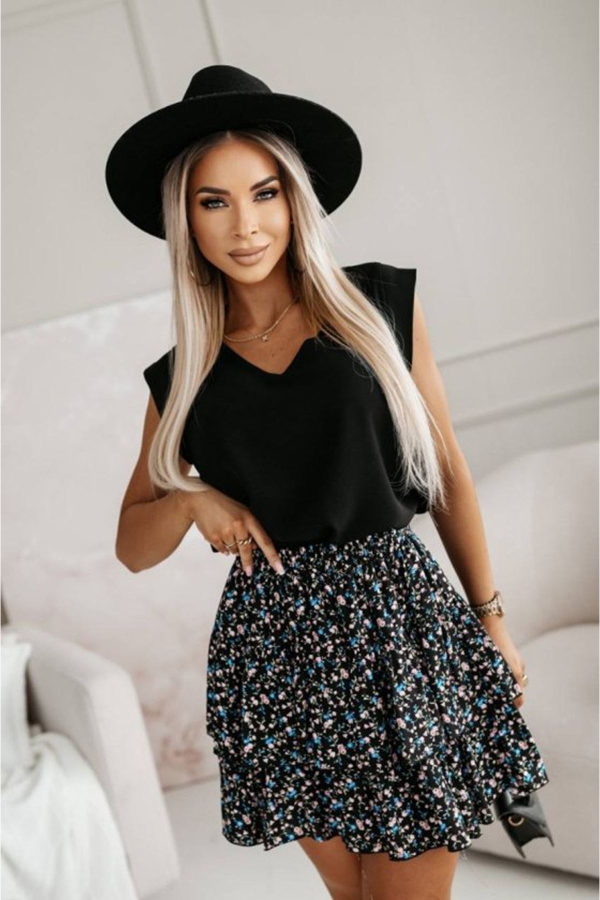 Kadın üst Sandy Kumaş Bluz, Alt çiçek Desenli Süprem Kumaş Etek Ikili Takım