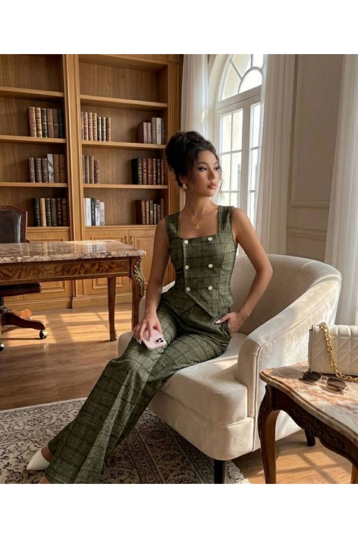 Kadın Düğmeli Bürümcük Kumaş Takım