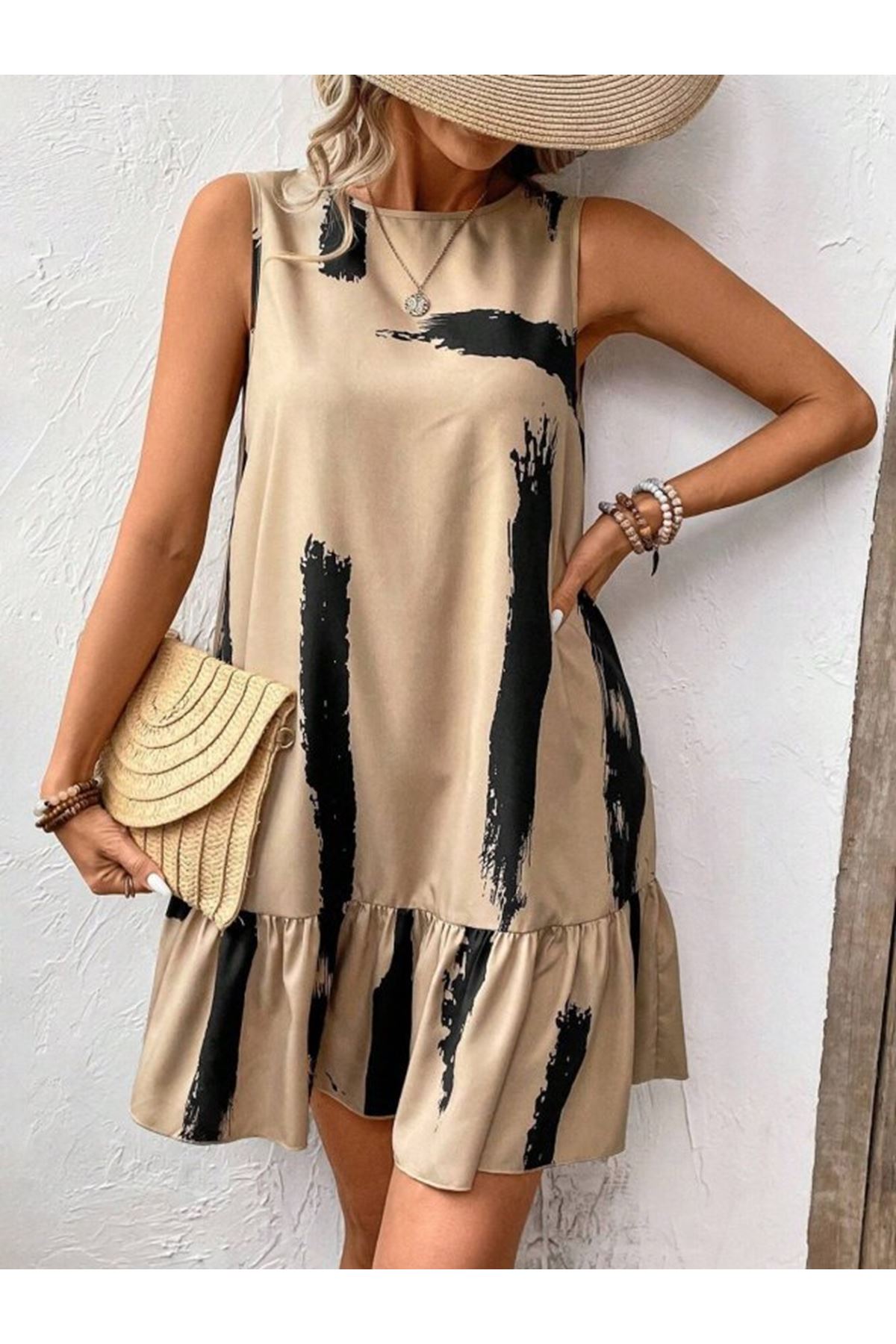 Kadın Kolsuz Bisiklet Yaka Arkadan Fiyonklu Süprem Kısa Elbise