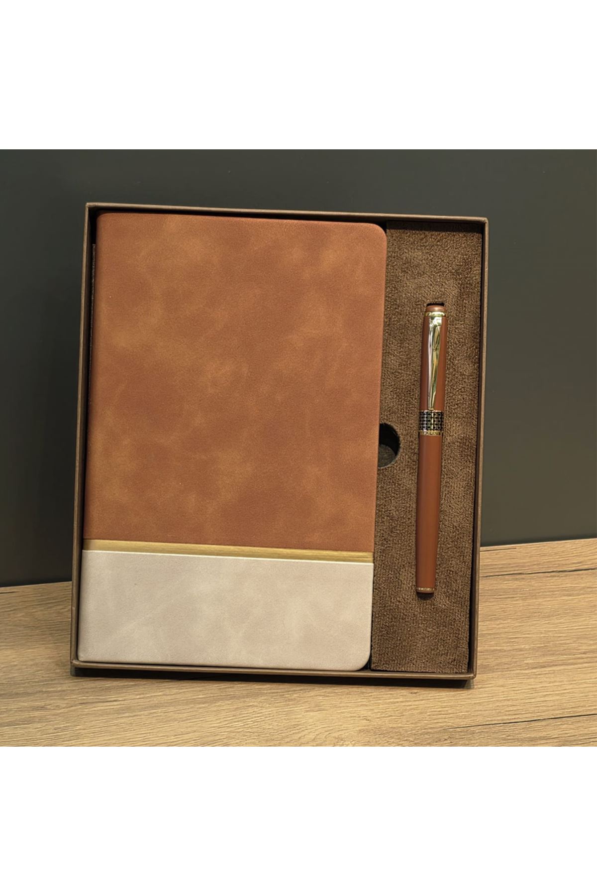 Taba Rengi Gold Detaylı Termo Deri Defter Ve Metal Roller Kalem Hediye Seti