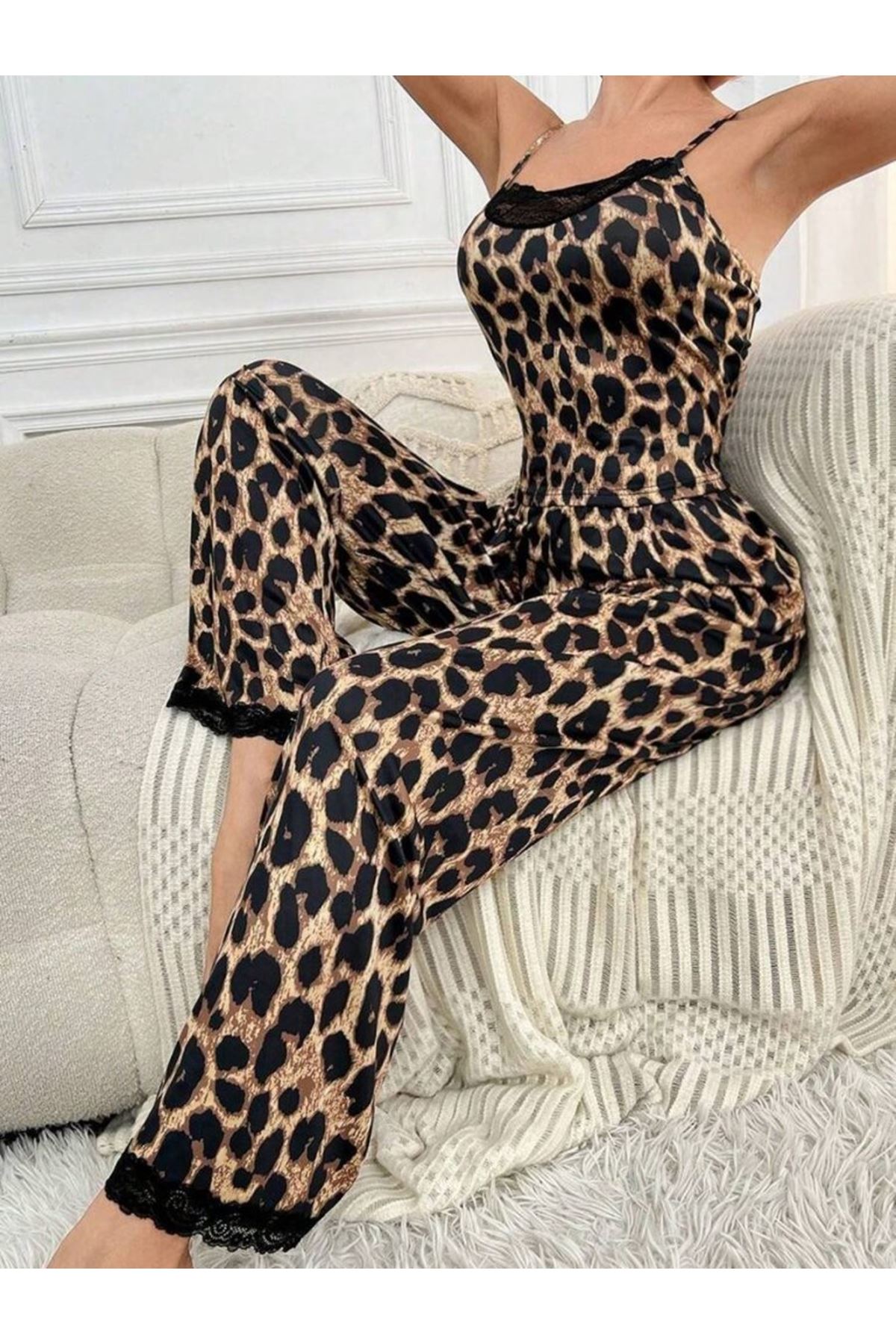 Kadın Ip Askılı Yakası Dantelli Bluz Ve Pijama Sandy Ikili Takım