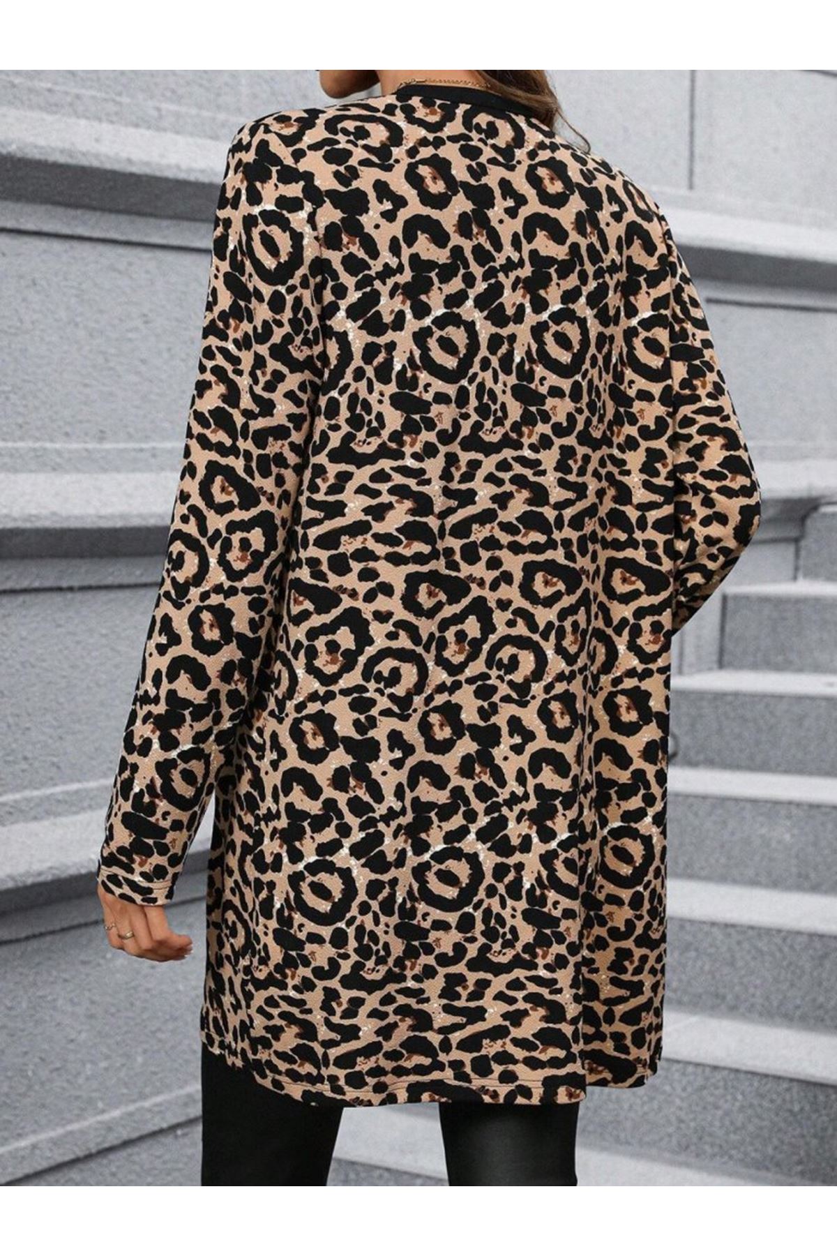 Kadın Uzun Kollu önü Açık Leopar Desenli Modal Ceket