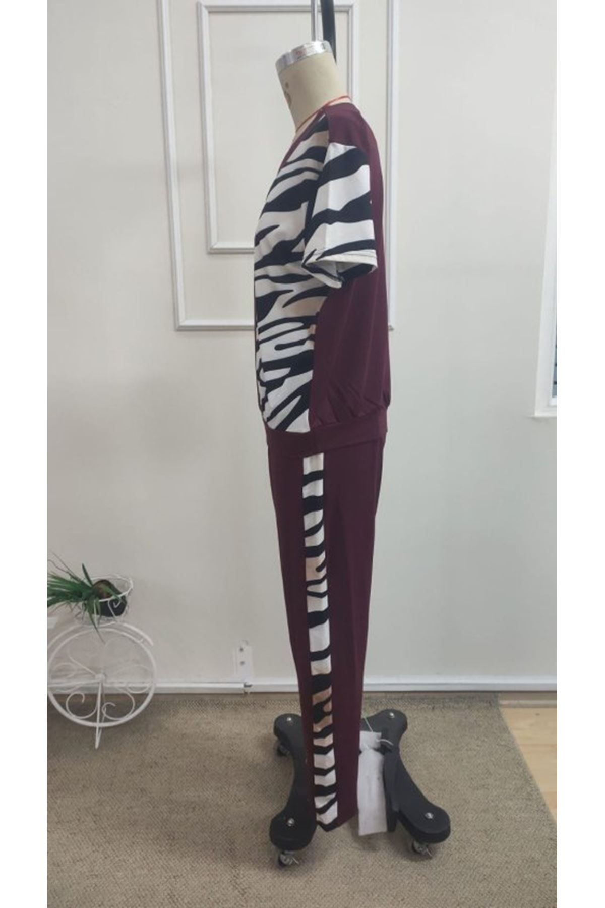 Kadın Kısa Kollu Bisiklet Yaka Zebra Desen Bluz Ve Pantolon Ikili Takım