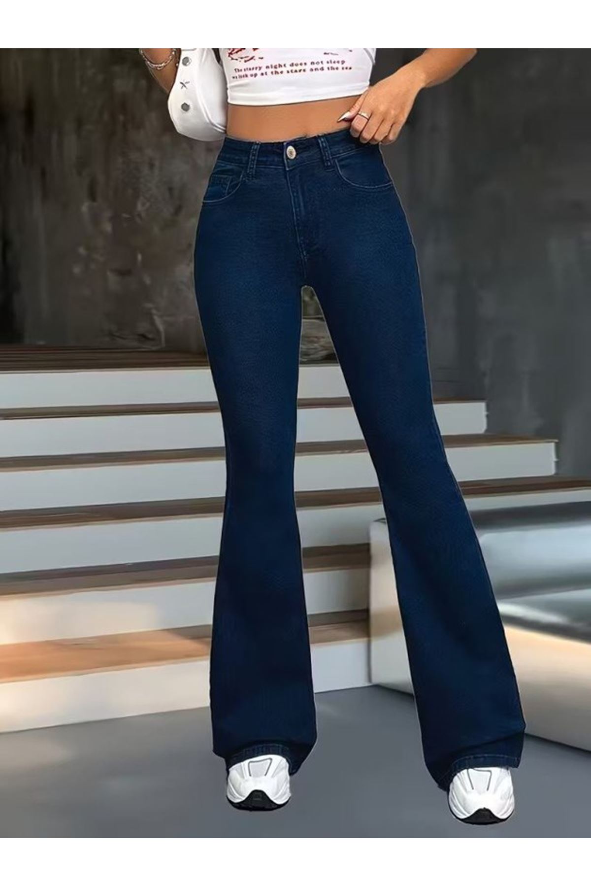 Kadın Yüksek Bel Paçaya Doğru Geniş Kot Pantolon