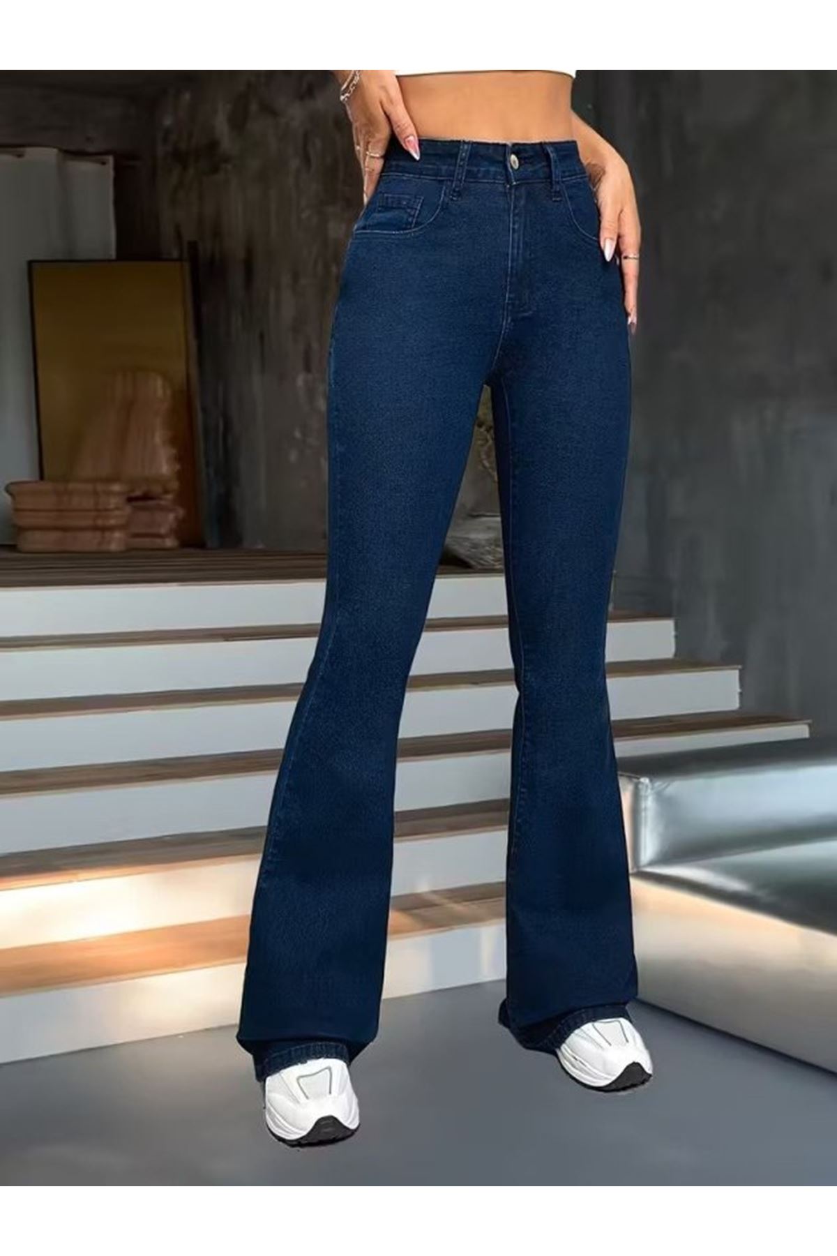 Kadın Yüksek Bel Paçaya Doğru Geniş Kot Pantolon