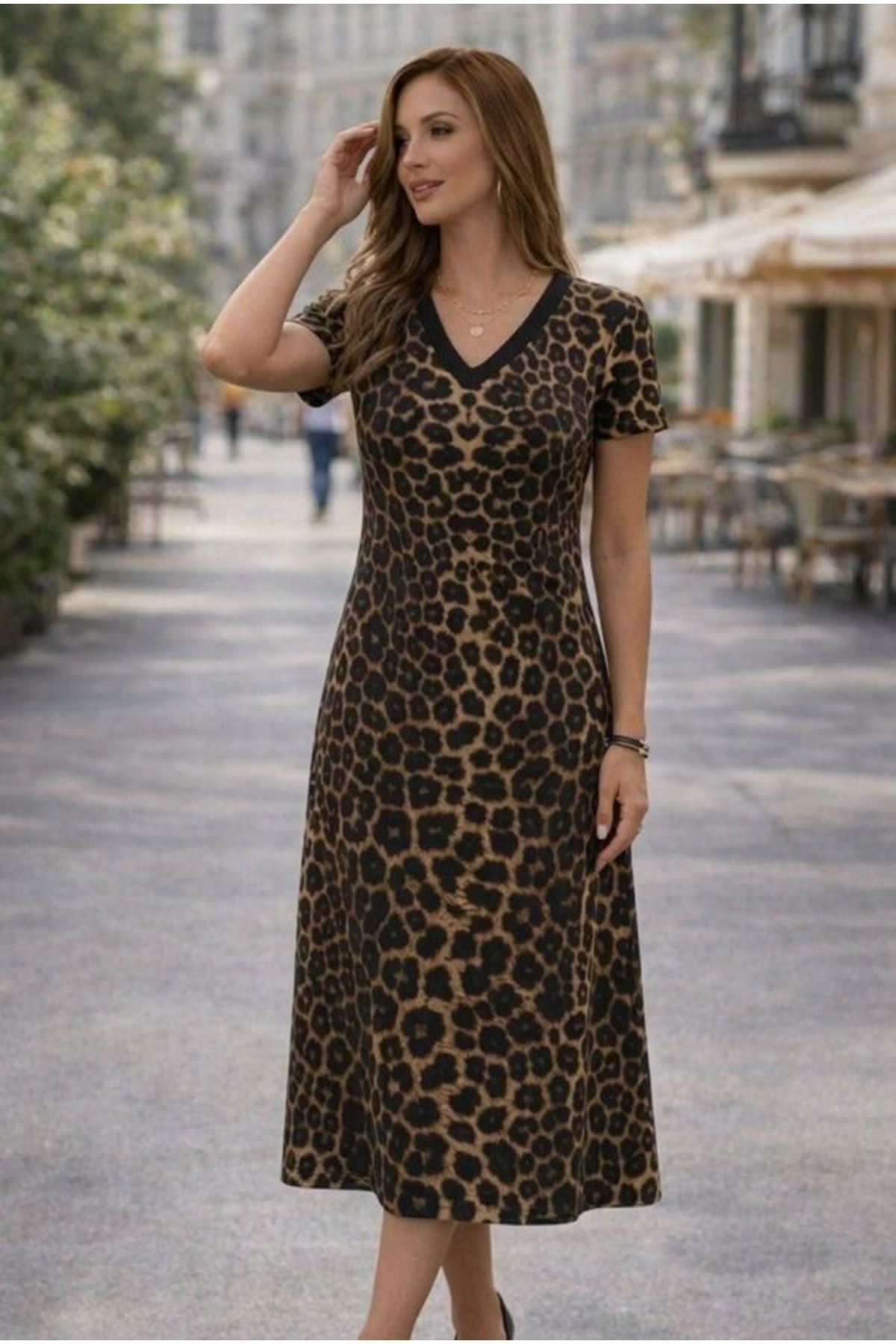 Kadın Kısa Kollu V Yakalı Leopar Desenli Kısa Süprem Elbise