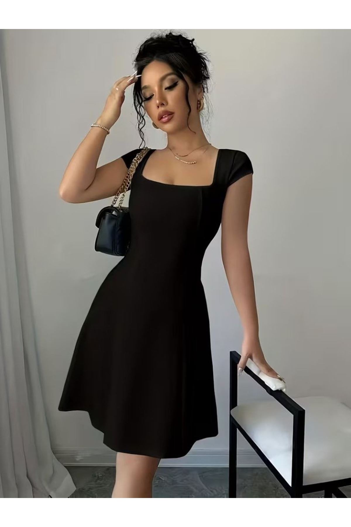 Kadın Kısa Kollu Kare Yakalı Kısa Ithal Krep Elbise