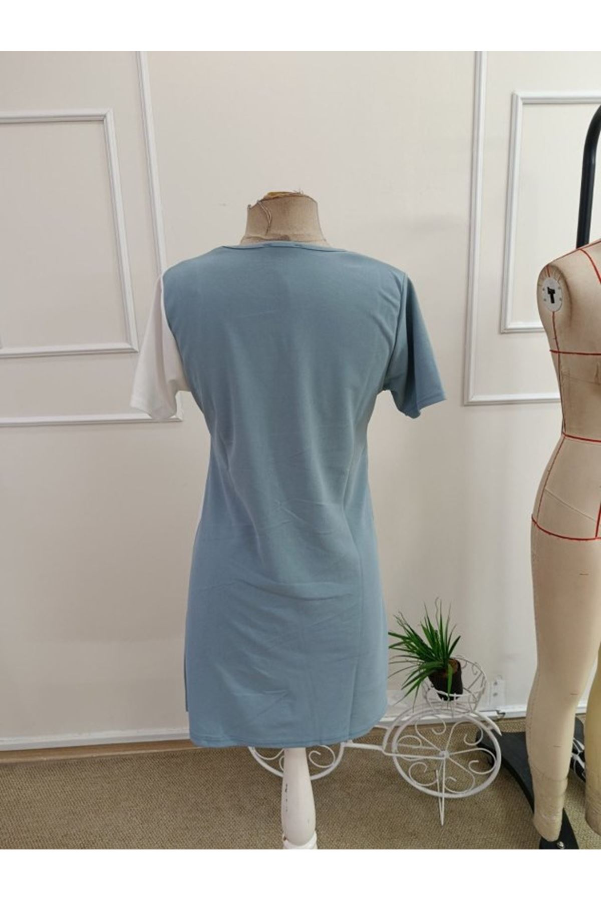 Kadın Kısa Kollu V Yakalı çift Renklç Kısa Lazer Kesim çiçek Detaylı Ithal Krep Elbise