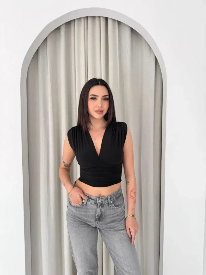 Vatkalı Kolsuz V Yaka Drapeli Crop Bluz Likralı Fit - Siyah