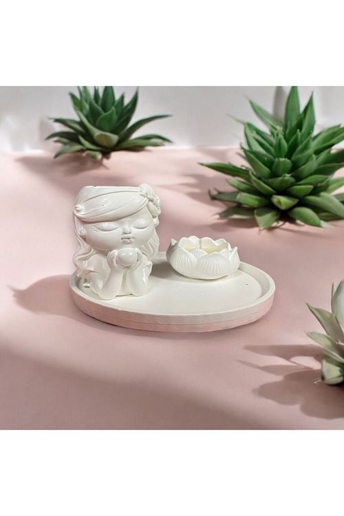 Beton Saksı Kız Figürlü Dekoratif Set - Lotus Şeklinde Mumluk ile Şık Tasarım