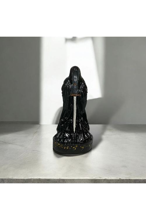 Gotik Kılıçlı Figür Biblo – Gizem ve Güç