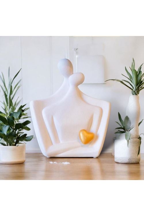 Aşkı ve Romantizmi Temsil Eden Kalpli Sarılan Çift Biblo