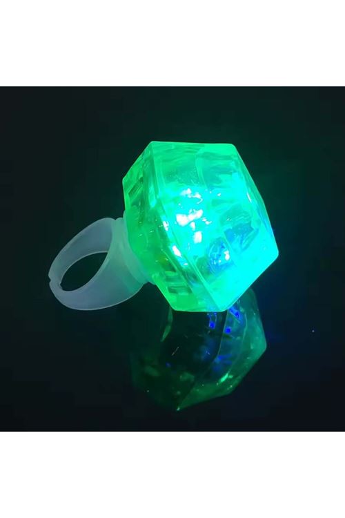 Kristal Tasarımlı Led Işıklı Yeşil Yüzük