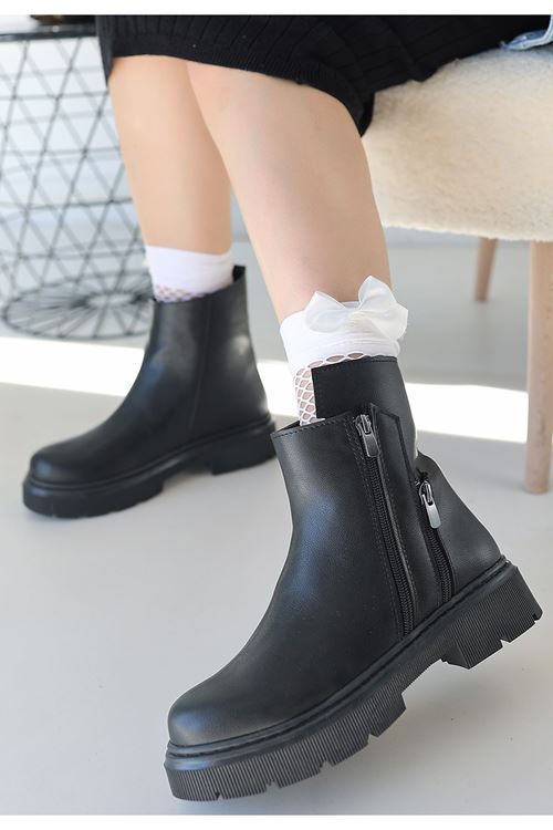 Menta Siyah Cilt Fermuar Aksesuarlı Bot