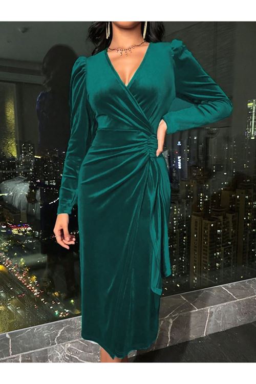 Kadın Uzun Kollu Kruvaze Yakalı Yandan Büzgülü Midi Kadife Elbise