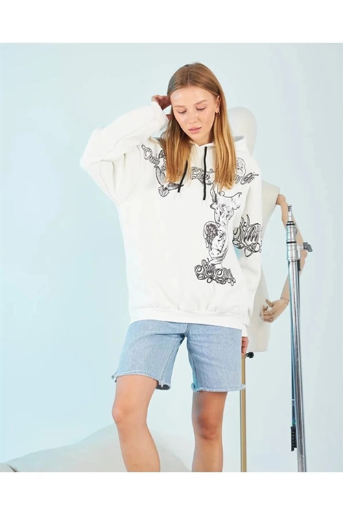 Kapüşonlu Üç İplik Sweatshirt – Beyaz Strong Heykel Baskılı, Rahat Kalıp, Kanguru Cepli Modern Tasarım