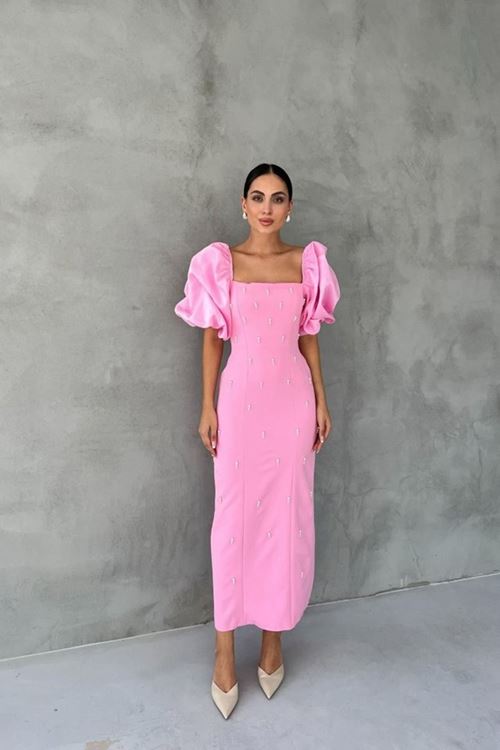 Pembe İşlemeli Kolu Garnili Elbise