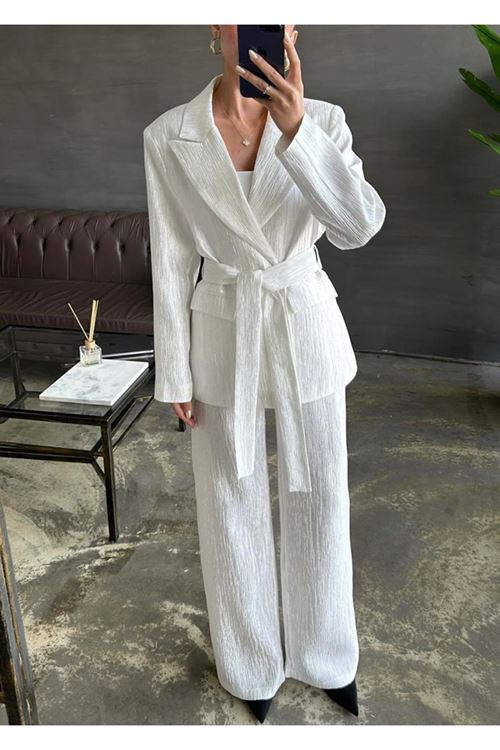 Ekru Beli Kuşaklı Ceket Ve Pantolon Parlak Takım